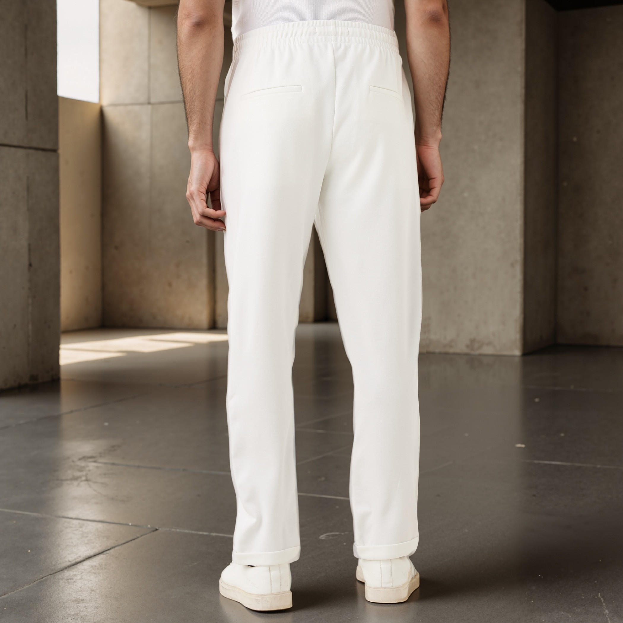 بنطلون بيكيه بقصّة سليم وخصر مطاطي وجيوب-men-clothing-bottoms-joggers-image-3
