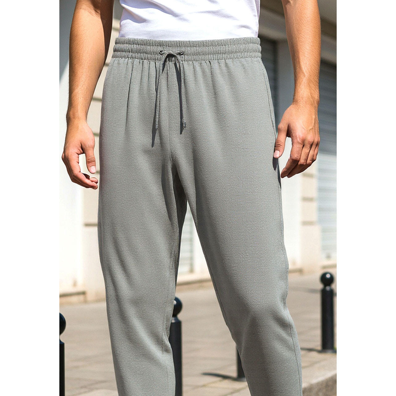بنطلون بيكيه بقصّة سليم وخصر مطاطي وجيوب-men-clothing-bottoms-joggers-image-4
