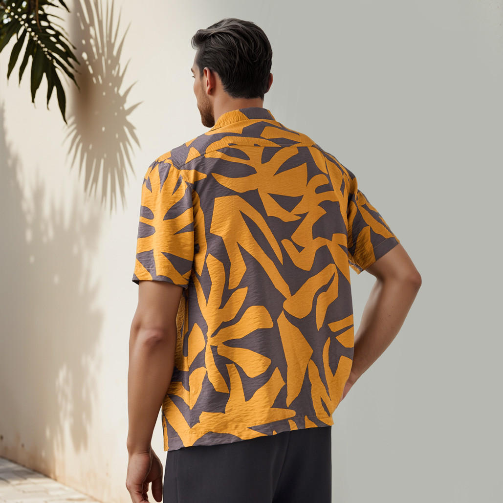 قميص منتجع بطبعات وياقة وقصة عادية-men-clothing-shirts-image-4