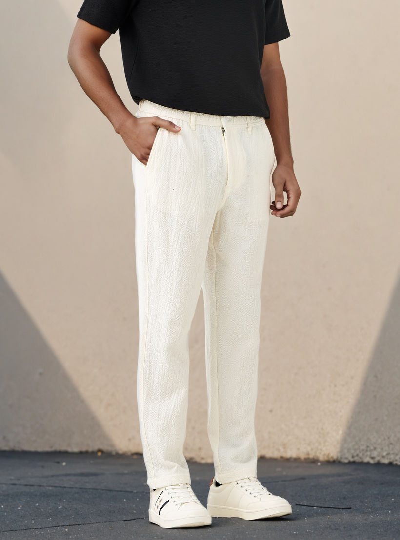 بنطلون بارز الملمس من مزيج الكتان بقصّة عادية وخصر مطاطي-men-clothing-trousersandchinos-trousers-image-1