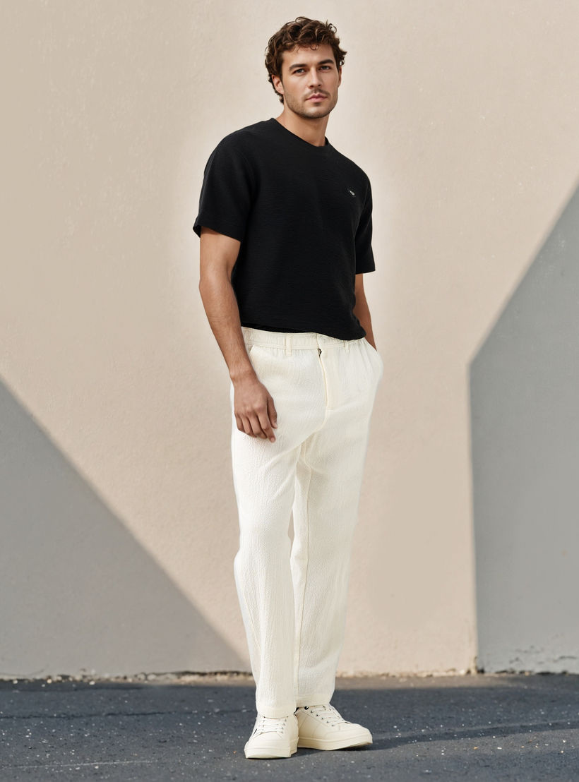 بنطلون بارز الملمس من مزيج الكتان بقصّة عادية وخصر مطاطي-men-clothing-trousersandchinos-trousers-image-2