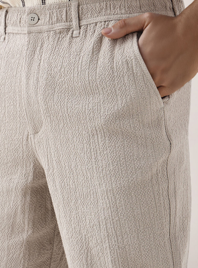 بنطلون مزيج الكتان بارز الملمس بقصة عادية وزر إغلاق-men-clothing-bottoms-trousersandchinos-trousers-image-4