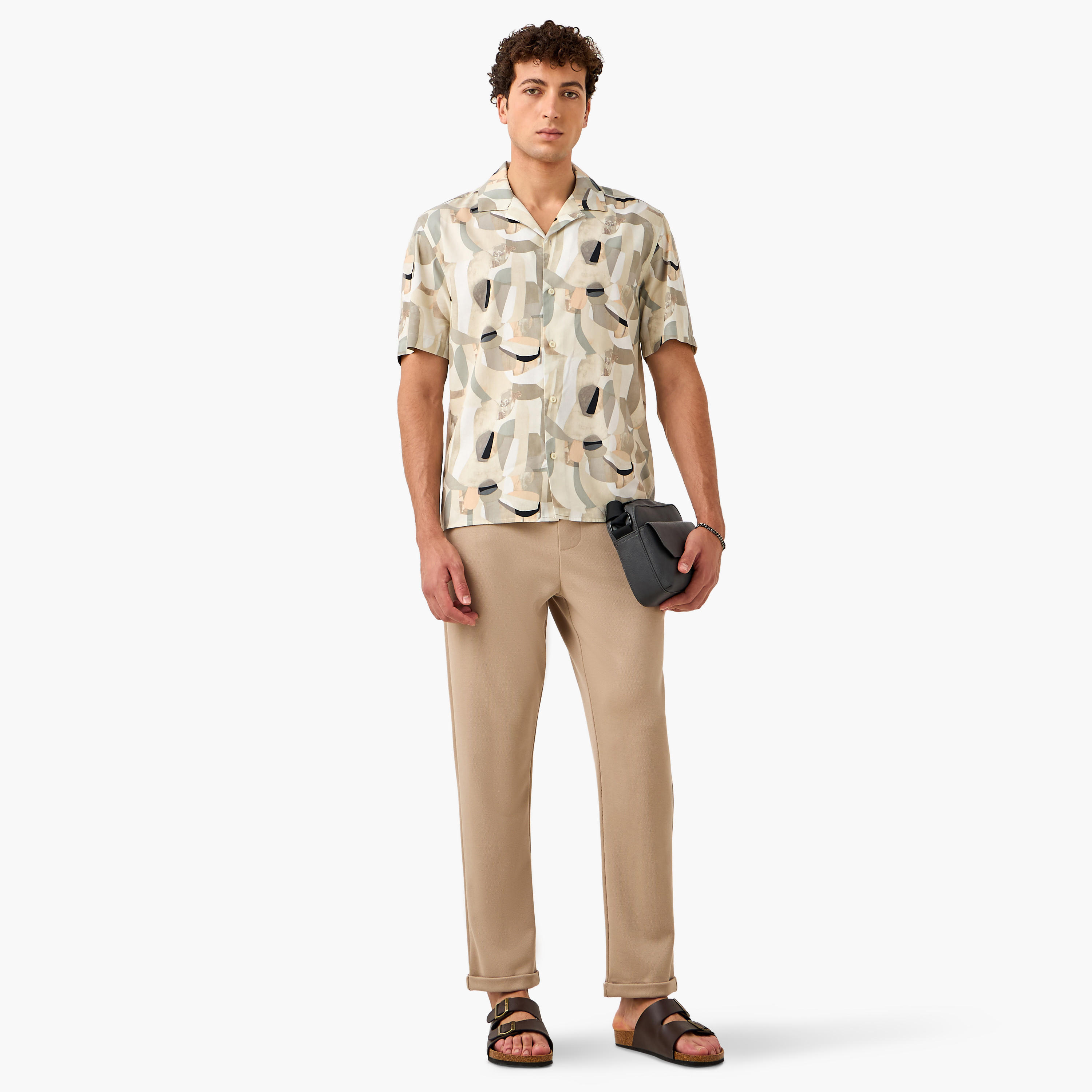 قميص بقصّة عادية وياقة وطبعات-men-clothing-shirts-image-4