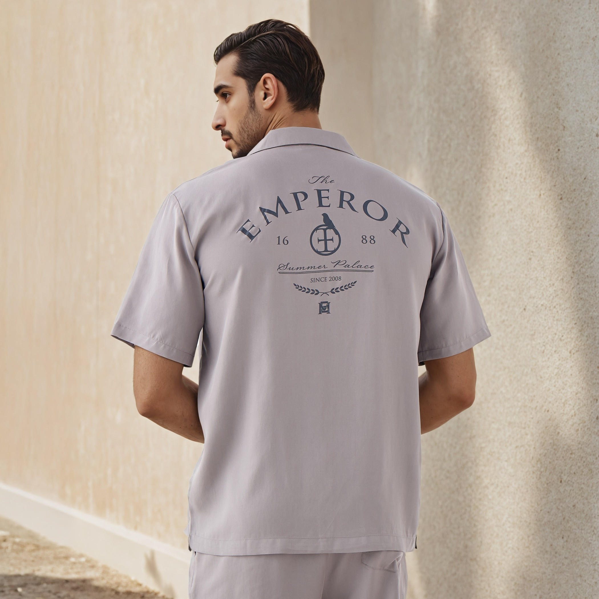 قميص بطبعات وقصة عادية وياقة كامب من إمبيرور-men-clothing-shirts-image-3