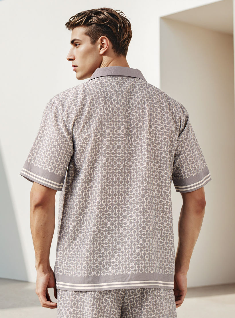 قميص بطبعات بقصة عادية وياقة كامب من إمبراطور-men-clothing-shirts-image-3