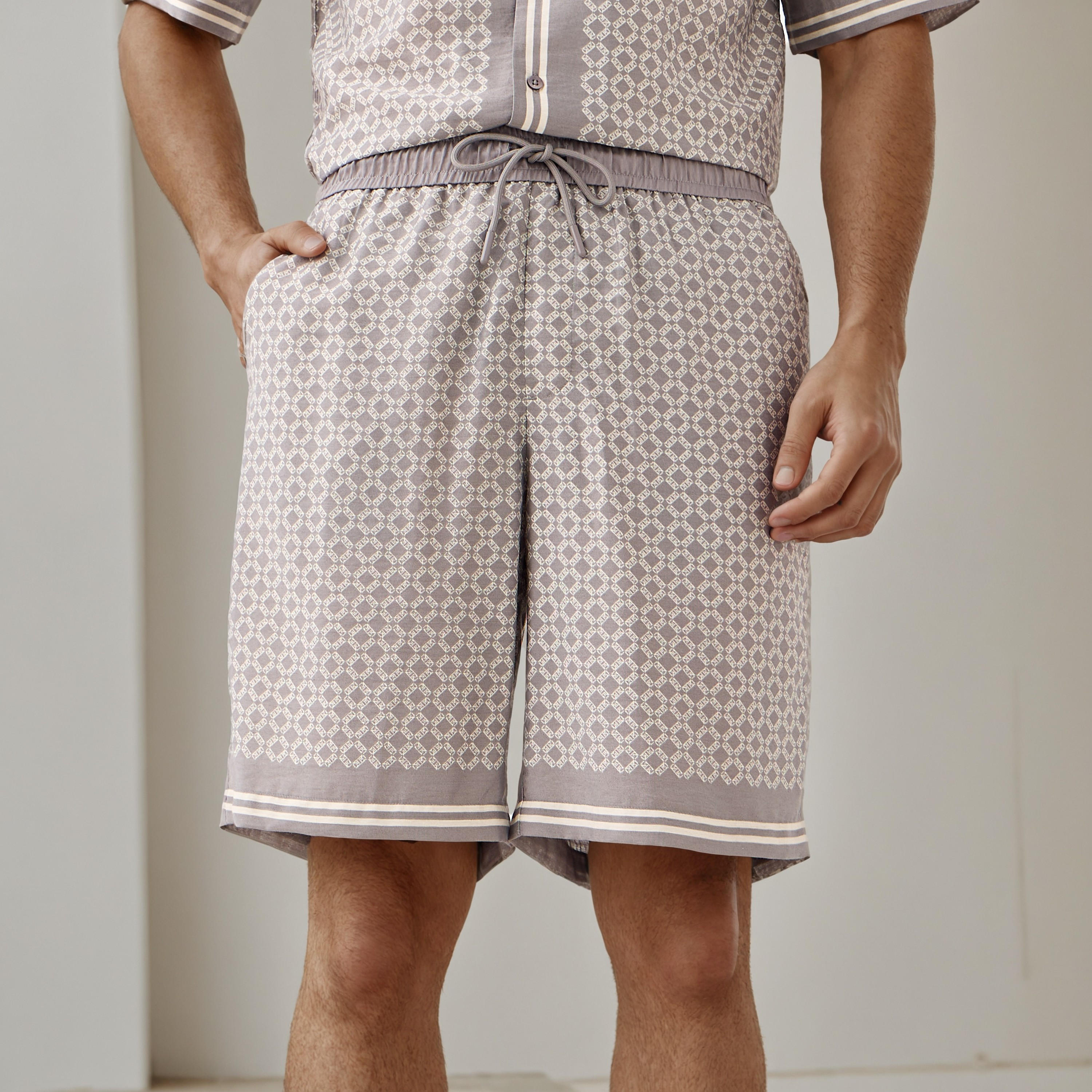 شورت من مزيج الكتان بخصر مرن وجيوب وطبعات من إمبيرور-men-clothing-bottoms-shorts-image-1