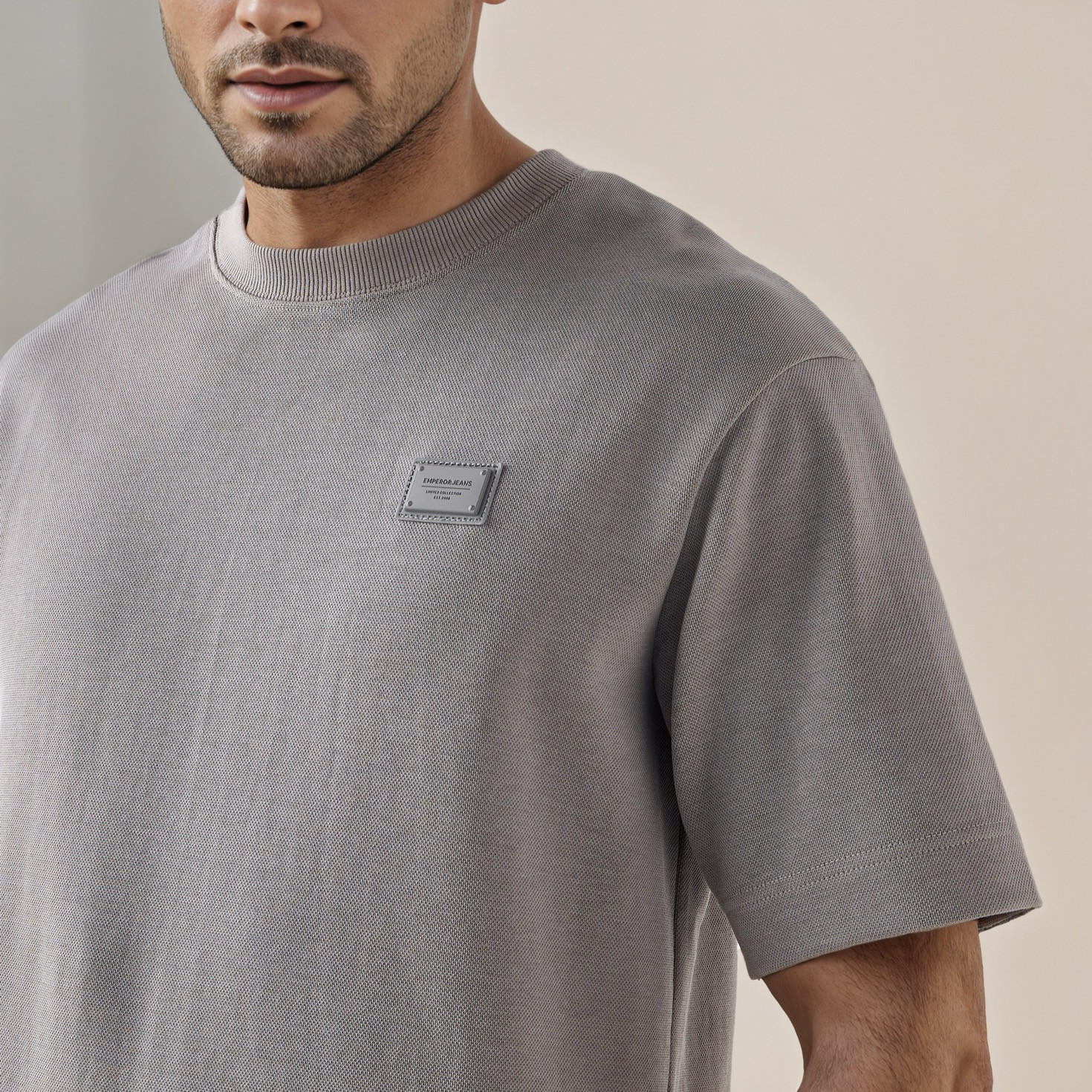 تيشيرت بياقة ضيّقة من إمبيرور-men-clothing-tshirtsandpolos-tshirts-image-2