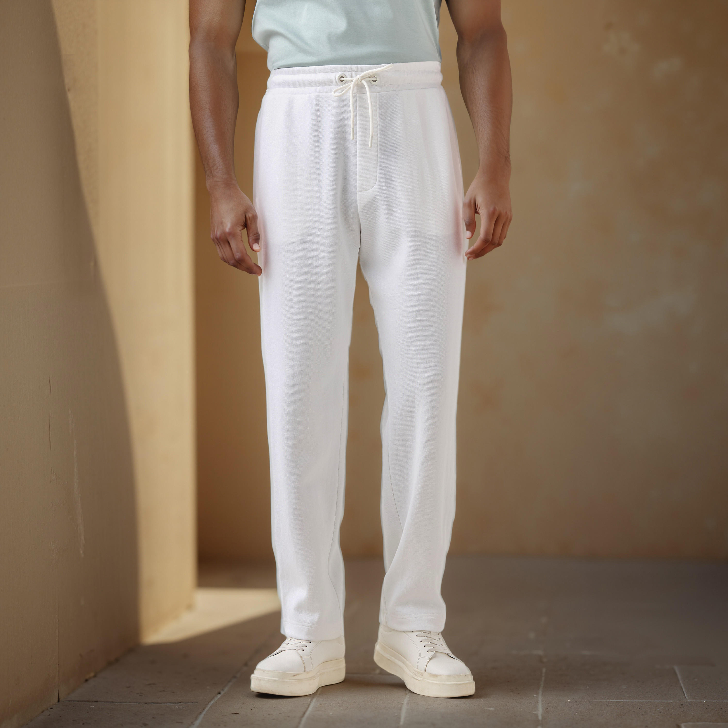 بنطلون برباط إغلاق وجيوب من إمبرور-men-clothing-bottoms-joggers-image-4
