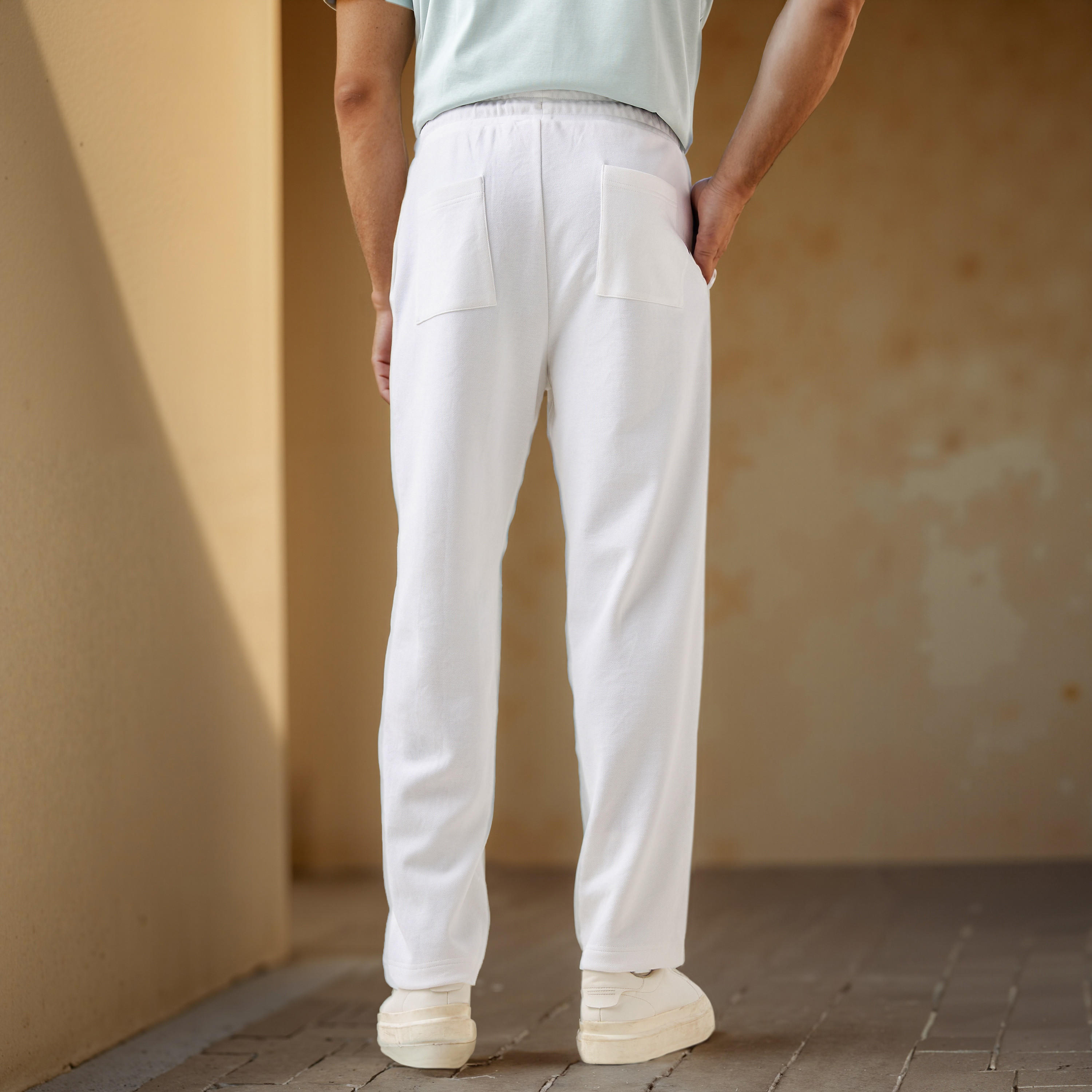 بنطلون برباط إغلاق وجيوب من إمبرور-men-clothing-bottoms-joggers-image-2