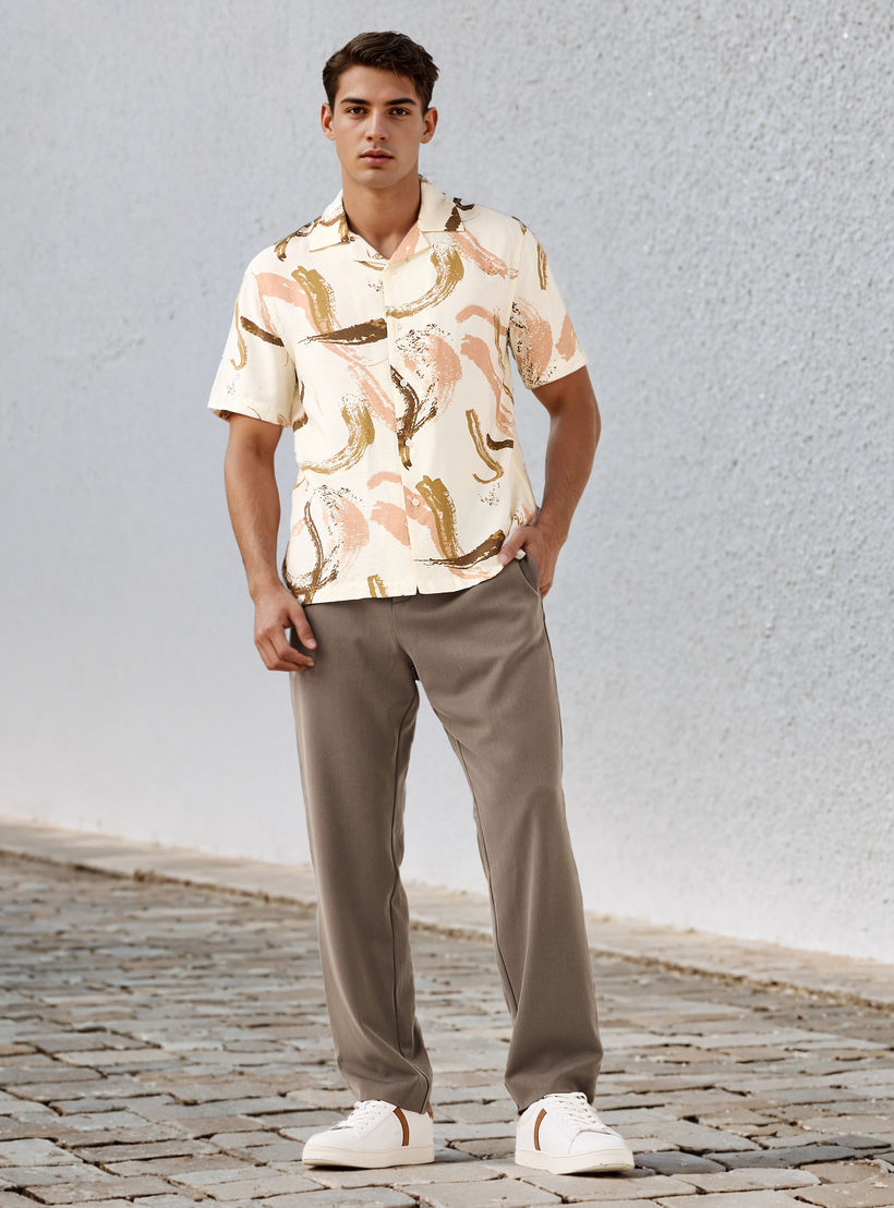 قميص بطبعات وياقة كامب-men-clothing-shirts-image-2