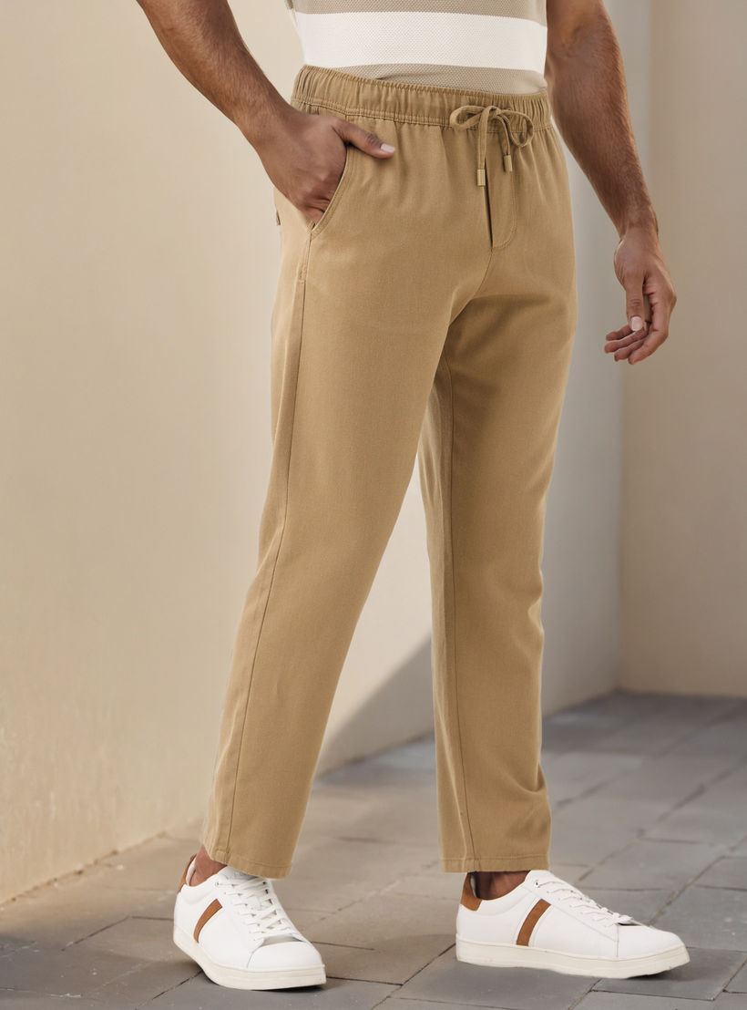 بنطلون بقصّة عادية وخصر مطاطي-men-clothing-bottoms-trousersandchinos-trousers-image-1