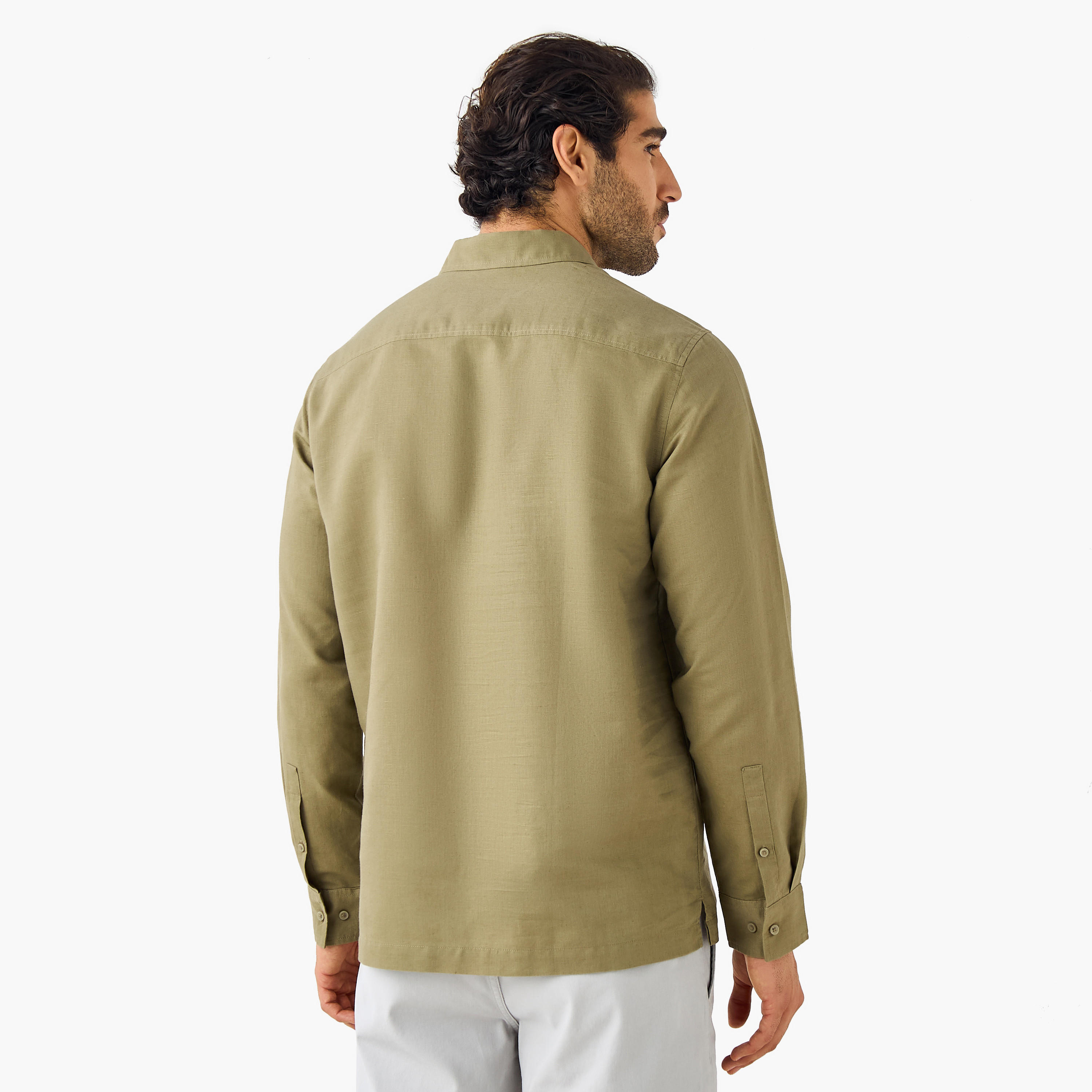 قميص من مزيج الكتان بقصة عادية ونصف وصلة أزرار-men-clothing-shirts-image-3