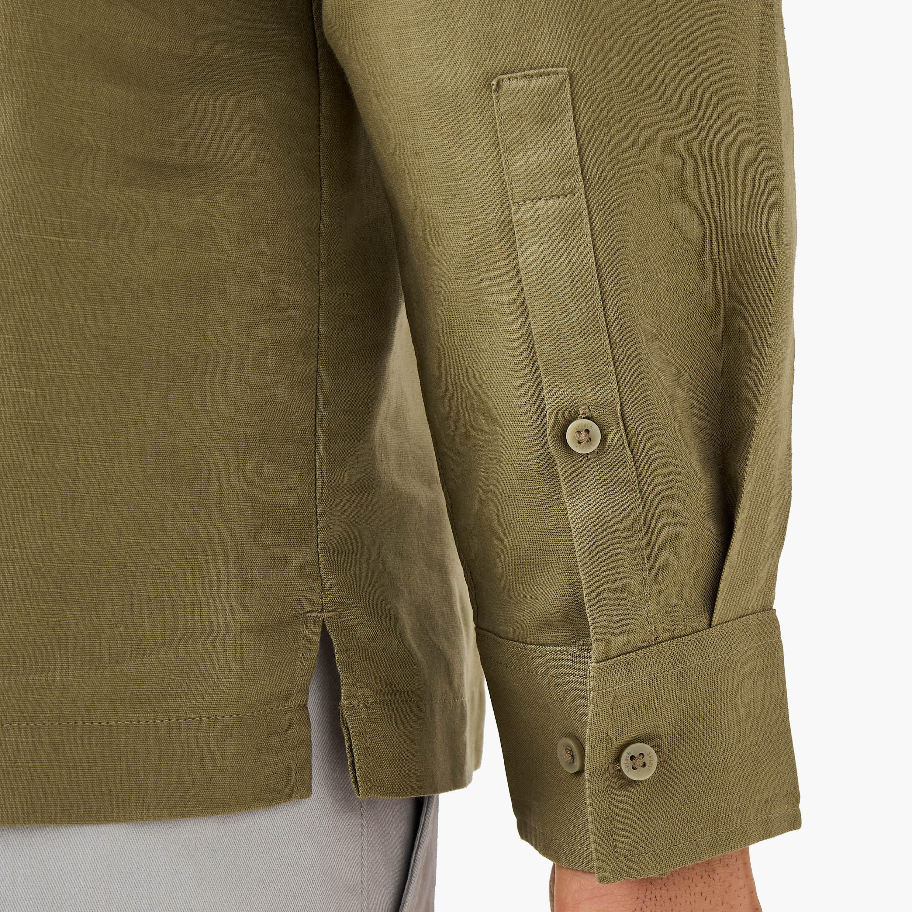 قميص من مزيج الكتان بقصة عادية ونصف وصلة أزرار-men-clothing-shirts-image-1