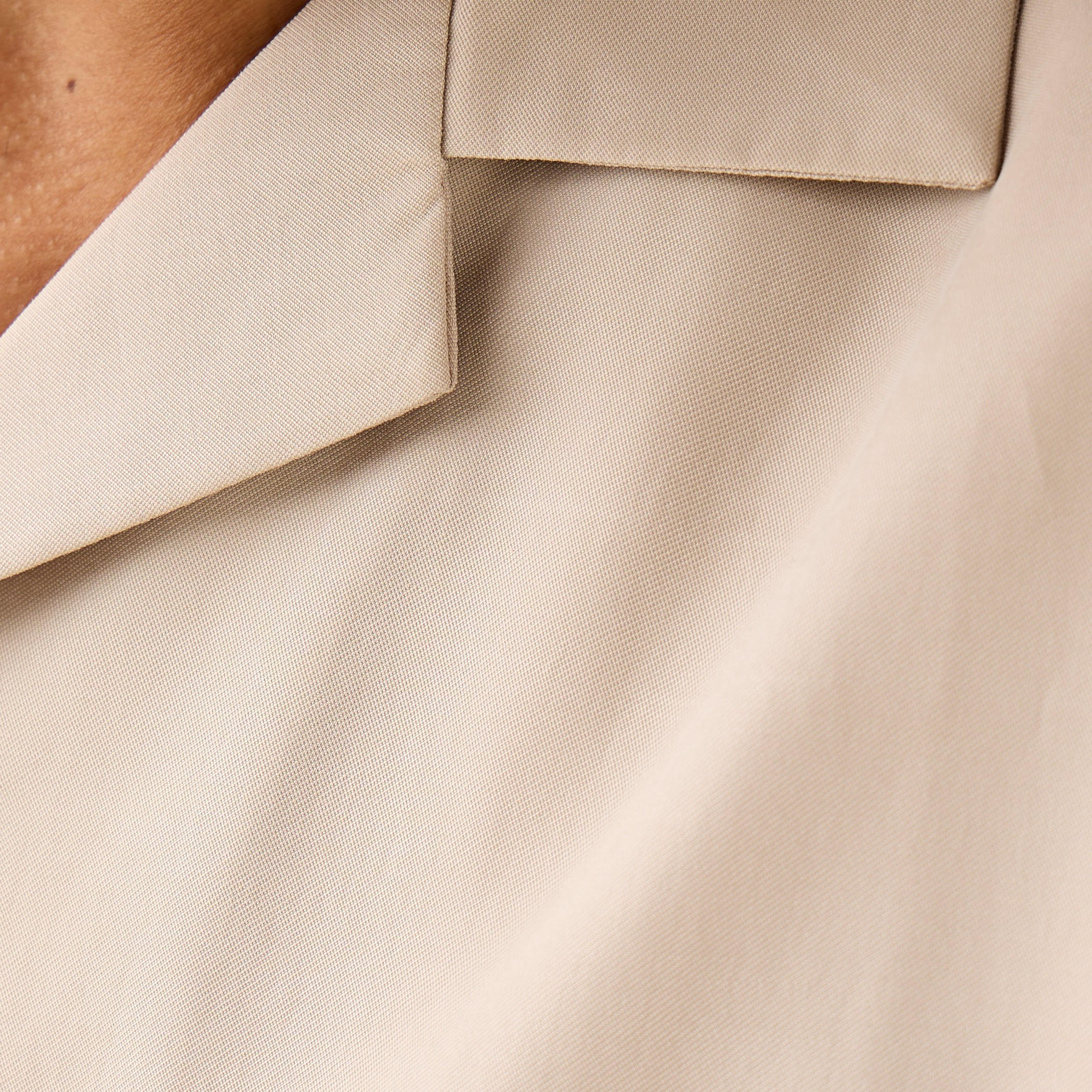قميص بياقة ريزورت وقصّة عادية-men-clothing-shirts-image-1