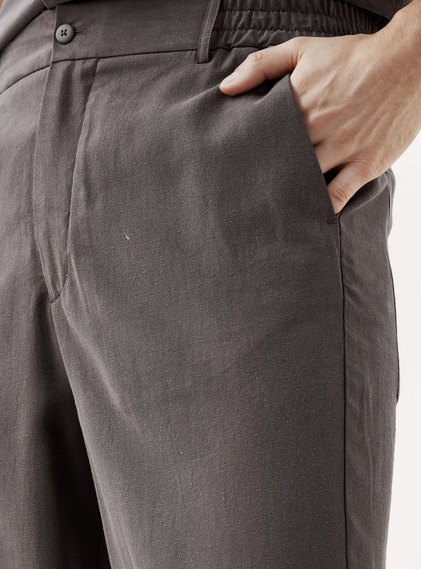 بنطلون بقصة عادية وخصر مرن-men-clothing-trousersandchinos-trousers-image-4