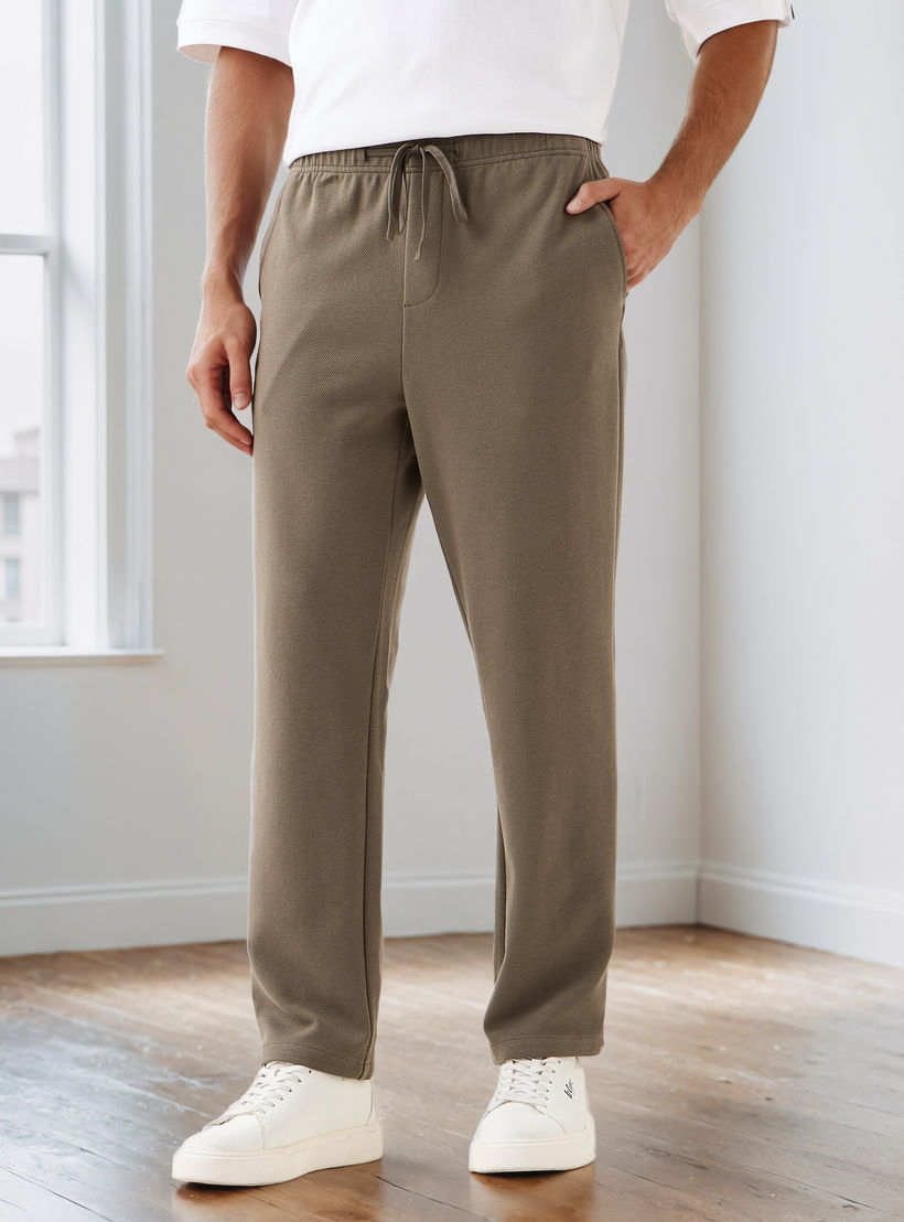 بنطلون رجالي بخصر مرن وقصة عادية وجيوب-men-clothing-bottoms-joggers-image-1