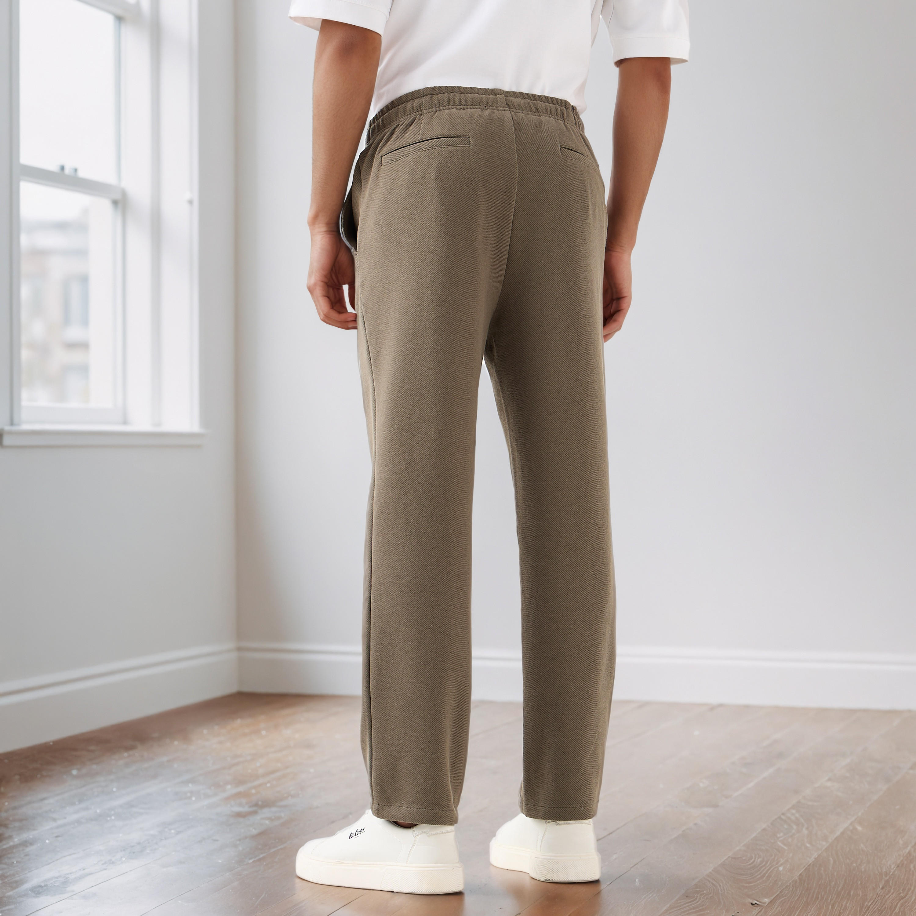 بنطلون رجالي بخصر مرن وقصة عادية وجيوب-men-clothing-bottoms-joggers-image-3
