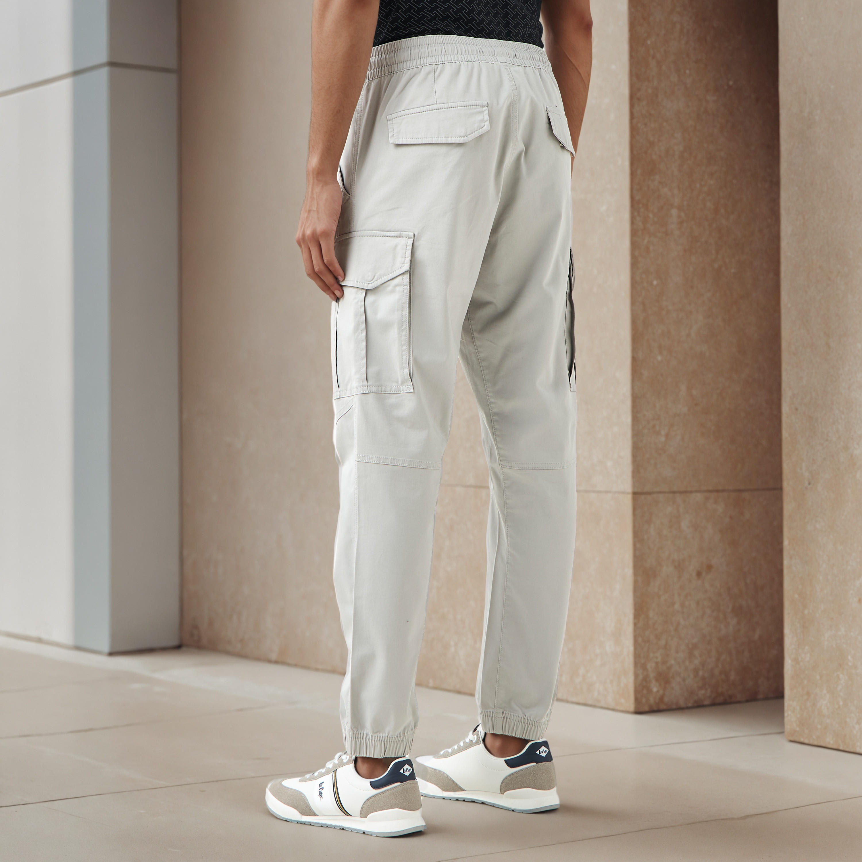 بنطلون رياضي كارجو رجالي بقصّة مريحة وخصر مطاطي-men-clothing-bottoms-joggers-image-3