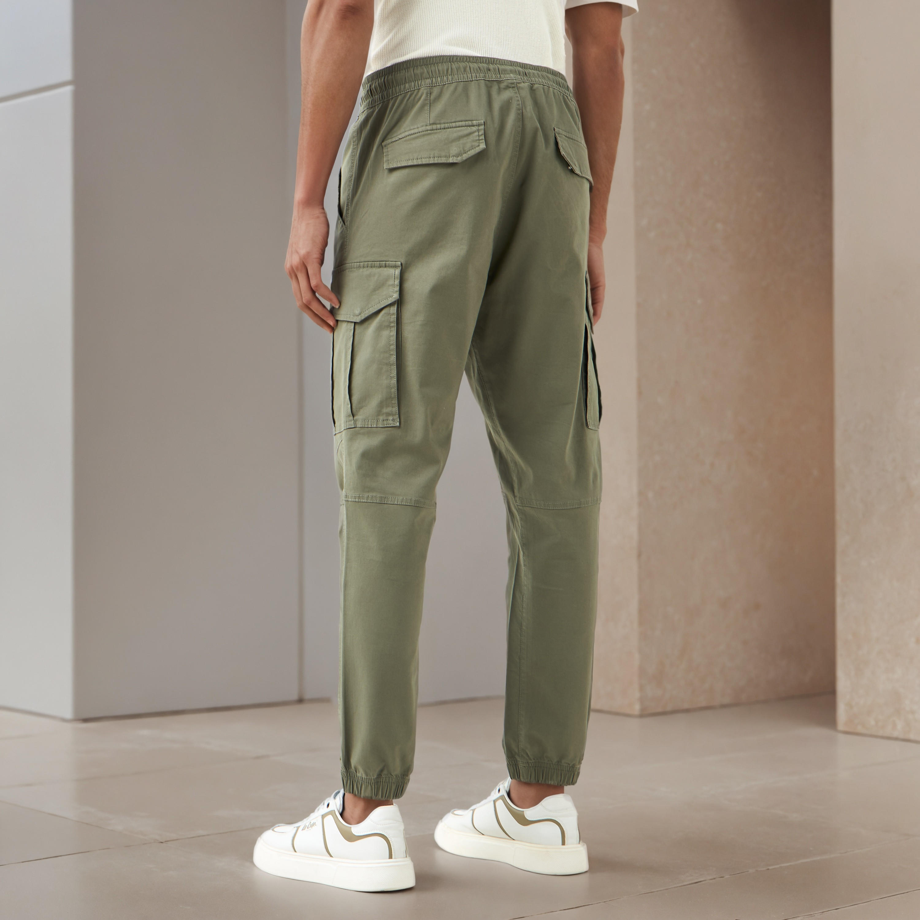 بنطلون رياضي كارجو رجالي بقصّة مريحة وخصر مطاطي-men-clothing-bottoms-joggers-image-3