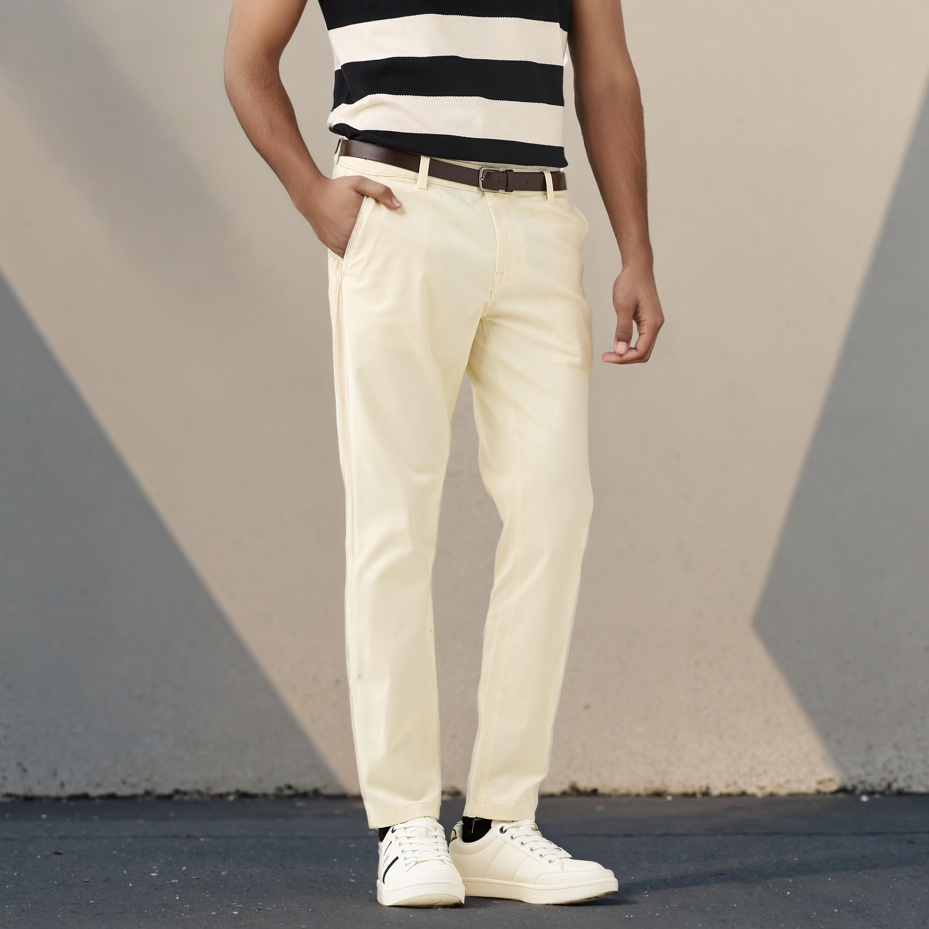 بنطلون تشينو بقصّة سليم وجيوب وحزام-men-clothing-bottoms-trousersandchinos-chinos-image-4