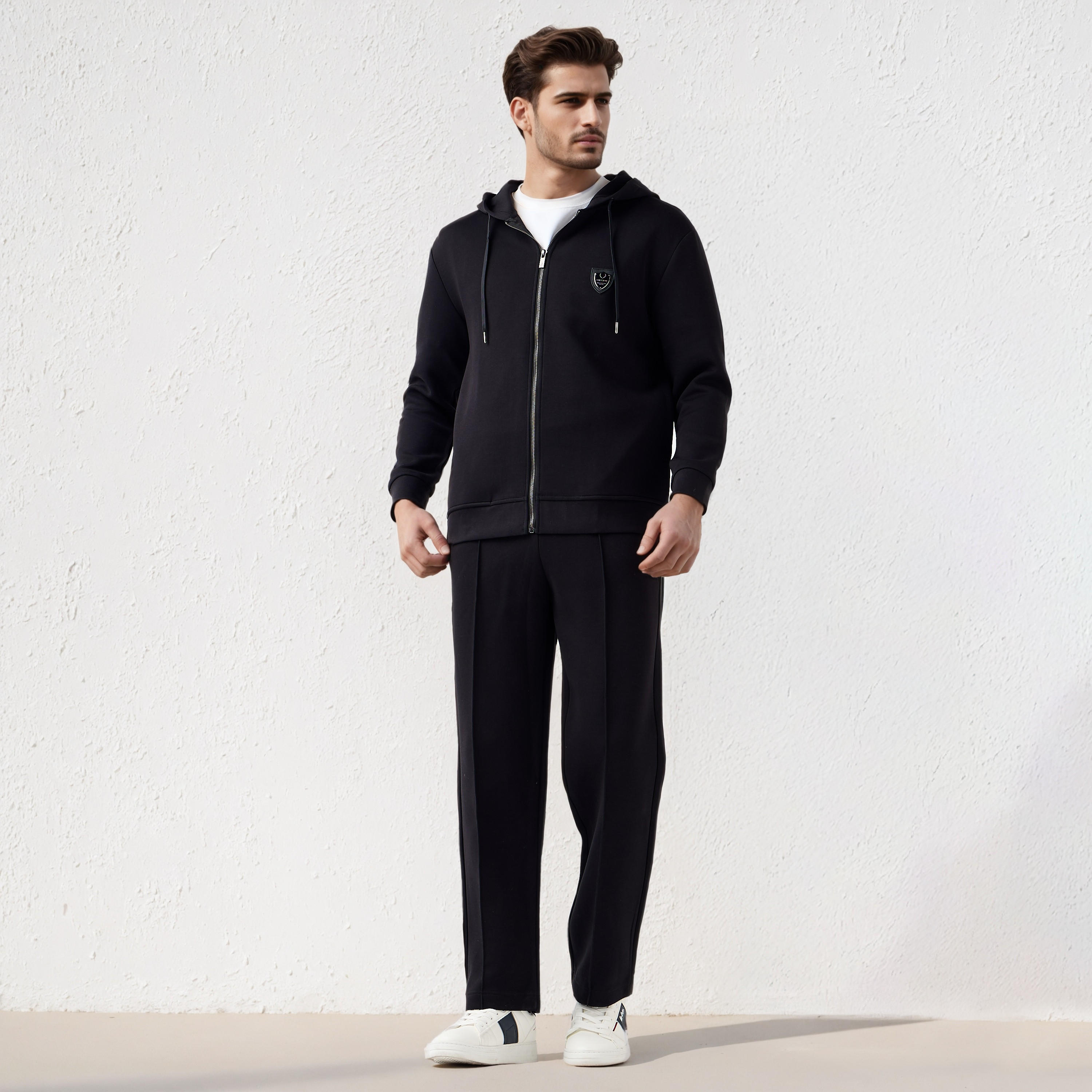 هودي بتفاصيل شعار للرجال من امبيرور-men-winterwear-hoodiesandsweatshirts-image-2