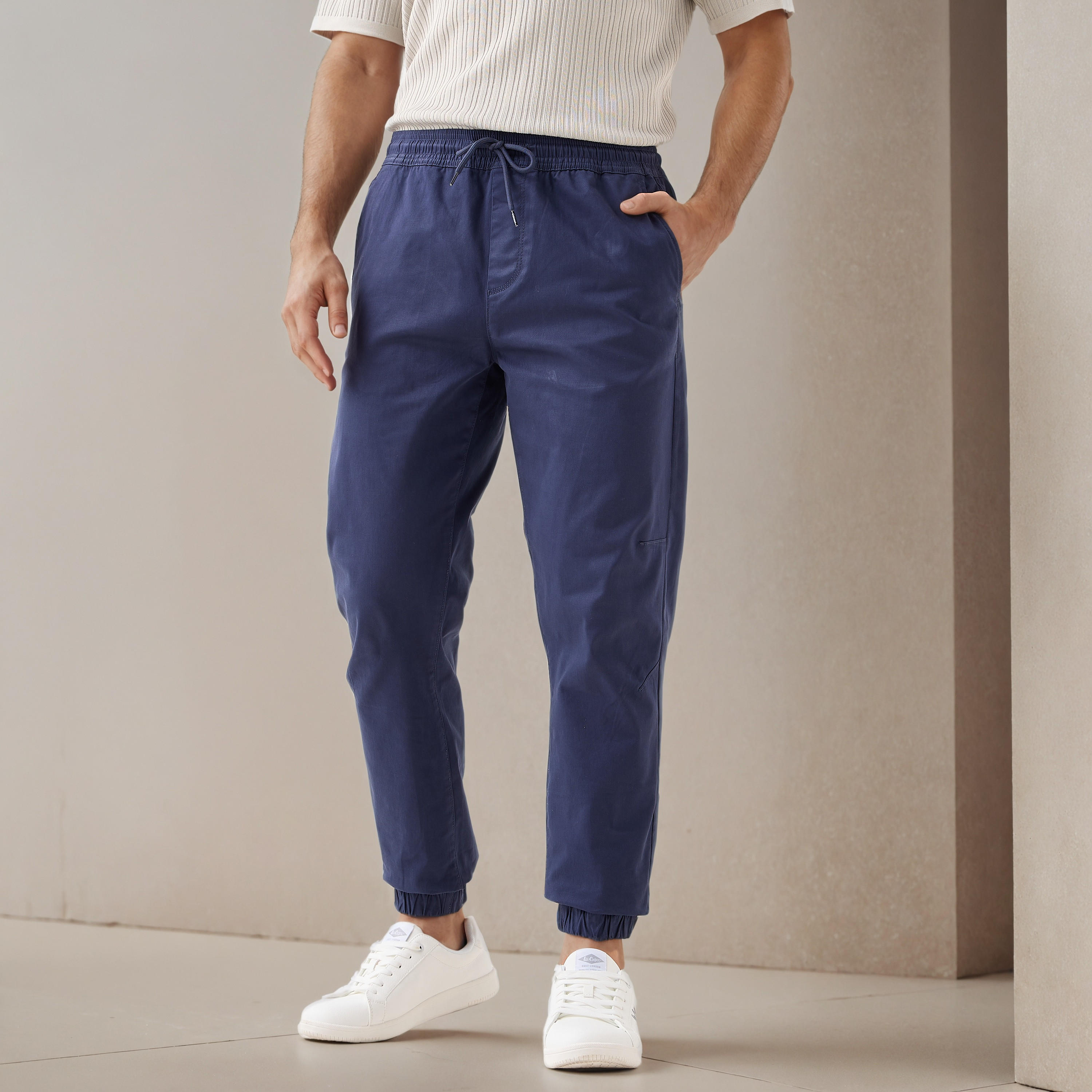 بنطلون رياضي برباط إغلاق-men-clothing-bottoms-joggers-image-4