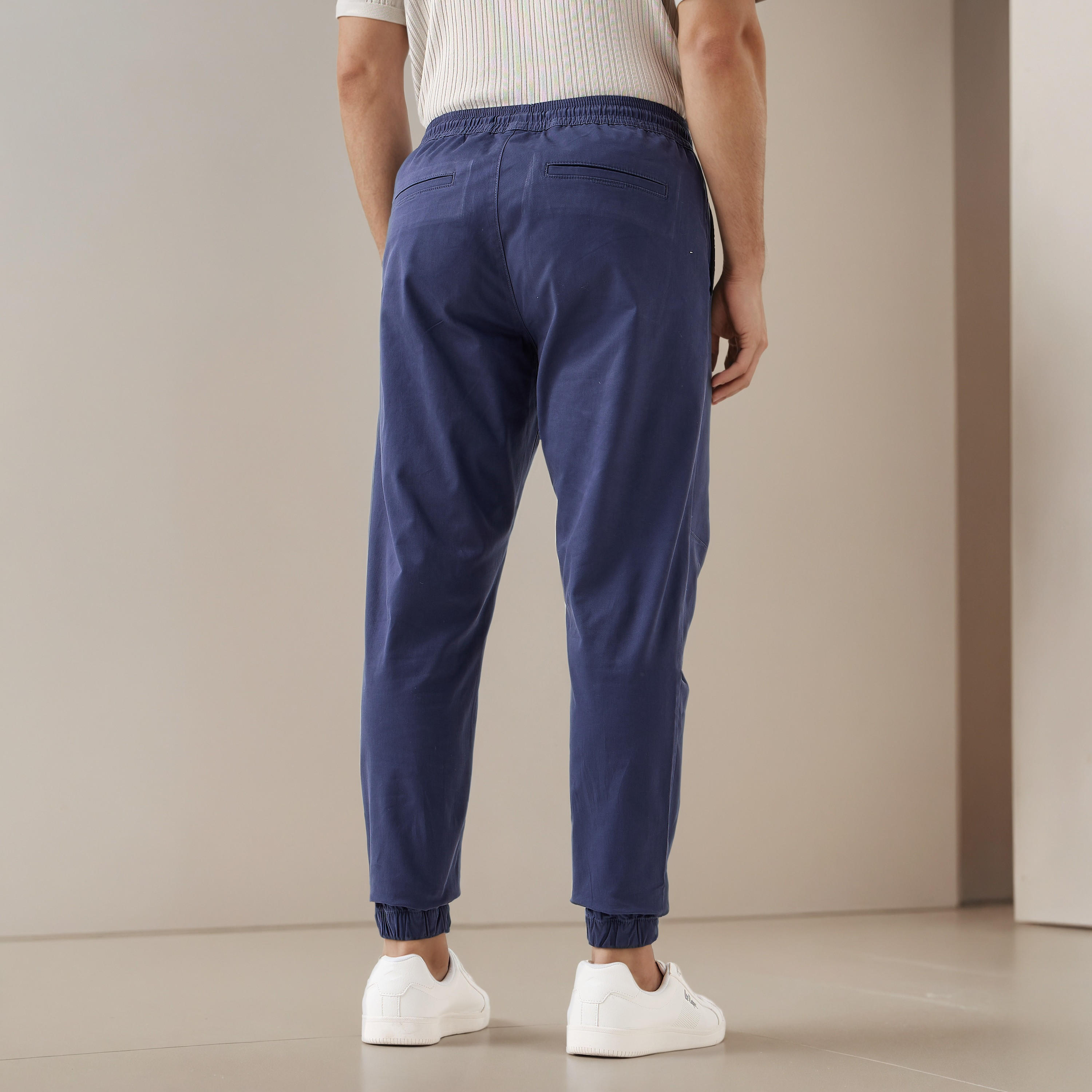 بنطلون رياضي برباط إغلاق-men-clothing-bottoms-joggers-image-2