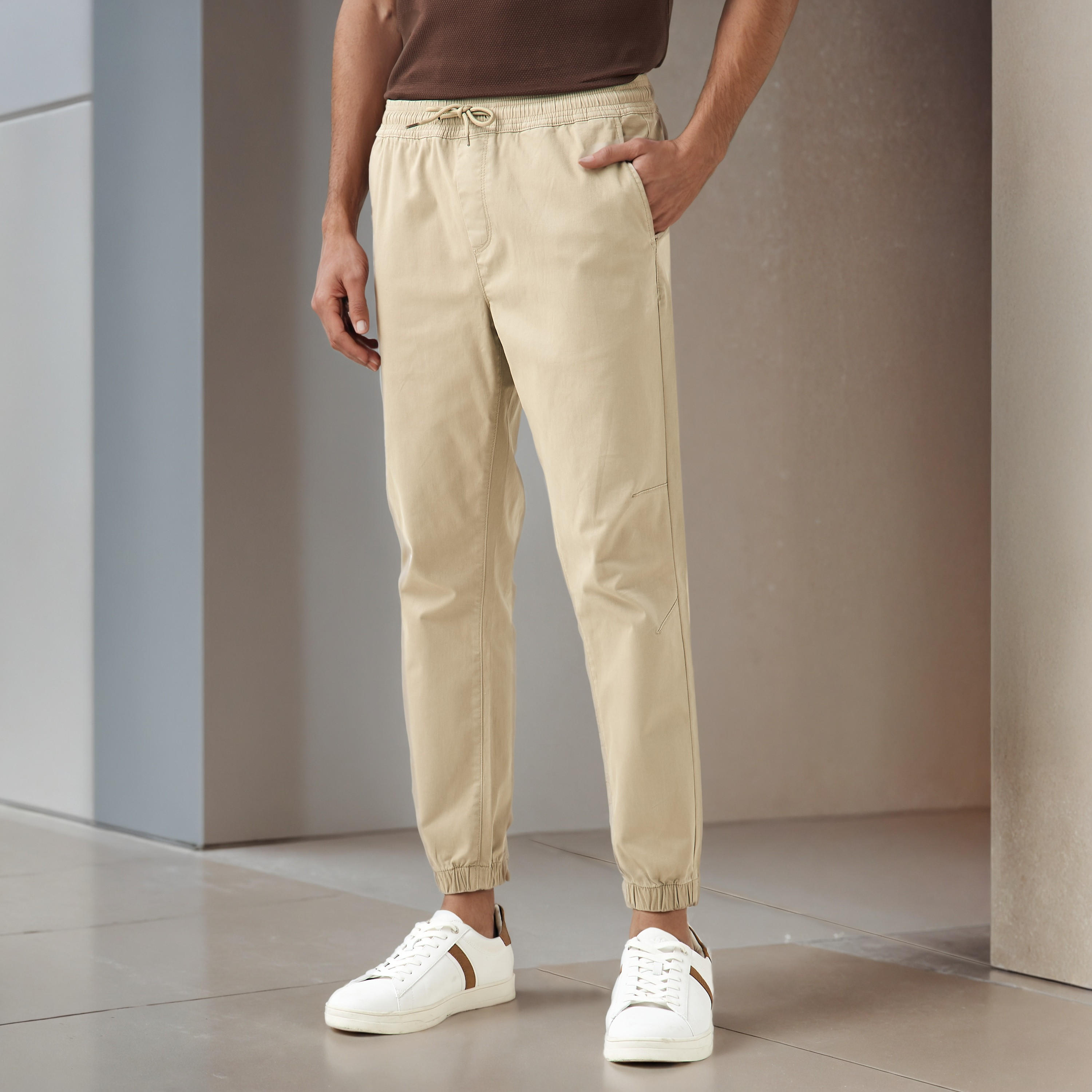 بنطلون رياضي رجالي بقصة عادية ورباط خصر-men-clothing-bottoms-joggers-image-1