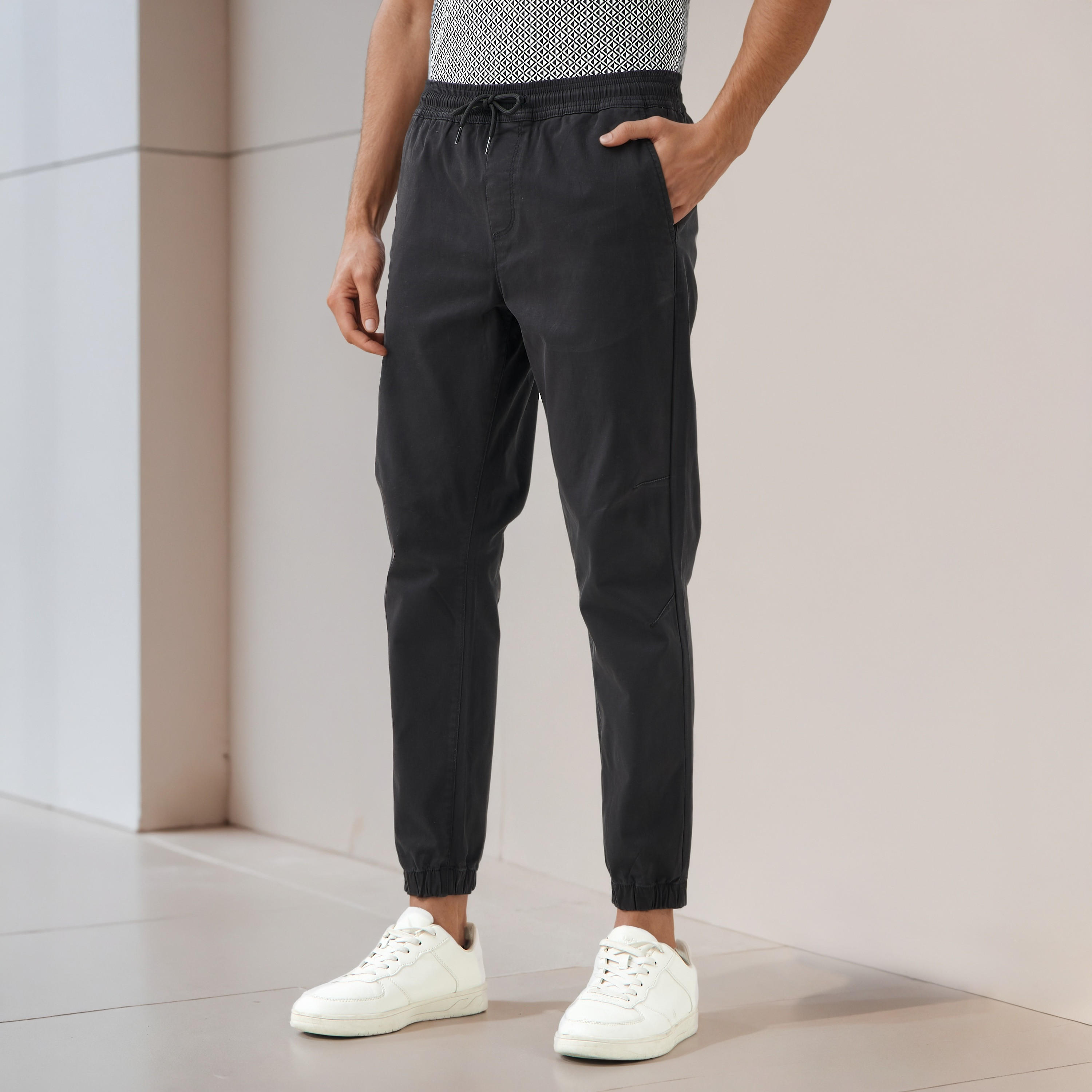بنطلون رياضي رجالي بقصة عادية ورباط خصر-men-clothing-bottoms-joggers-image-4