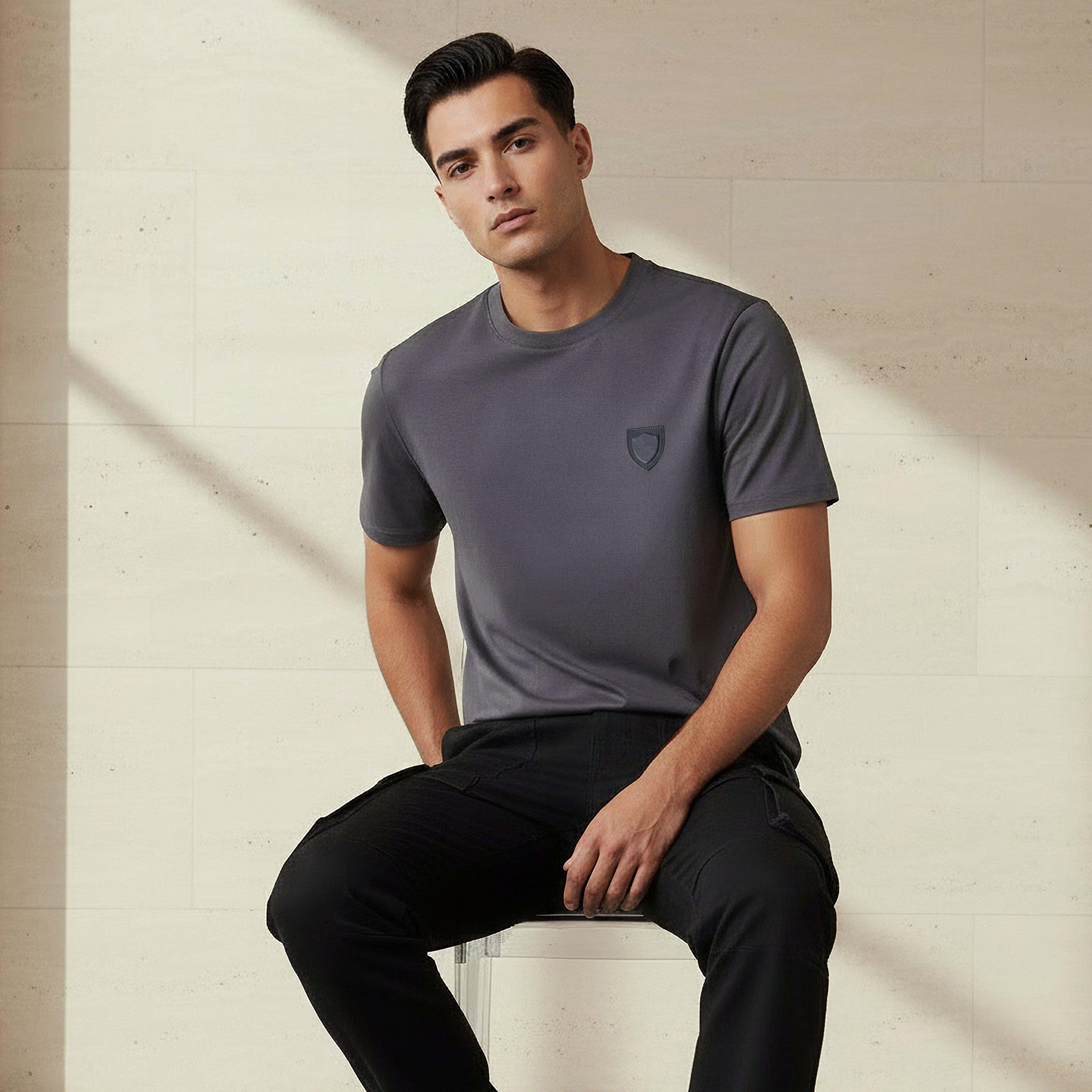 تيشيرت مزين بقصّة عادية وياقة ضيقة وأكمام قصيرة للرجال من إمبيرور-men-clothing-tshirtsandpolos-tshirts-image-1