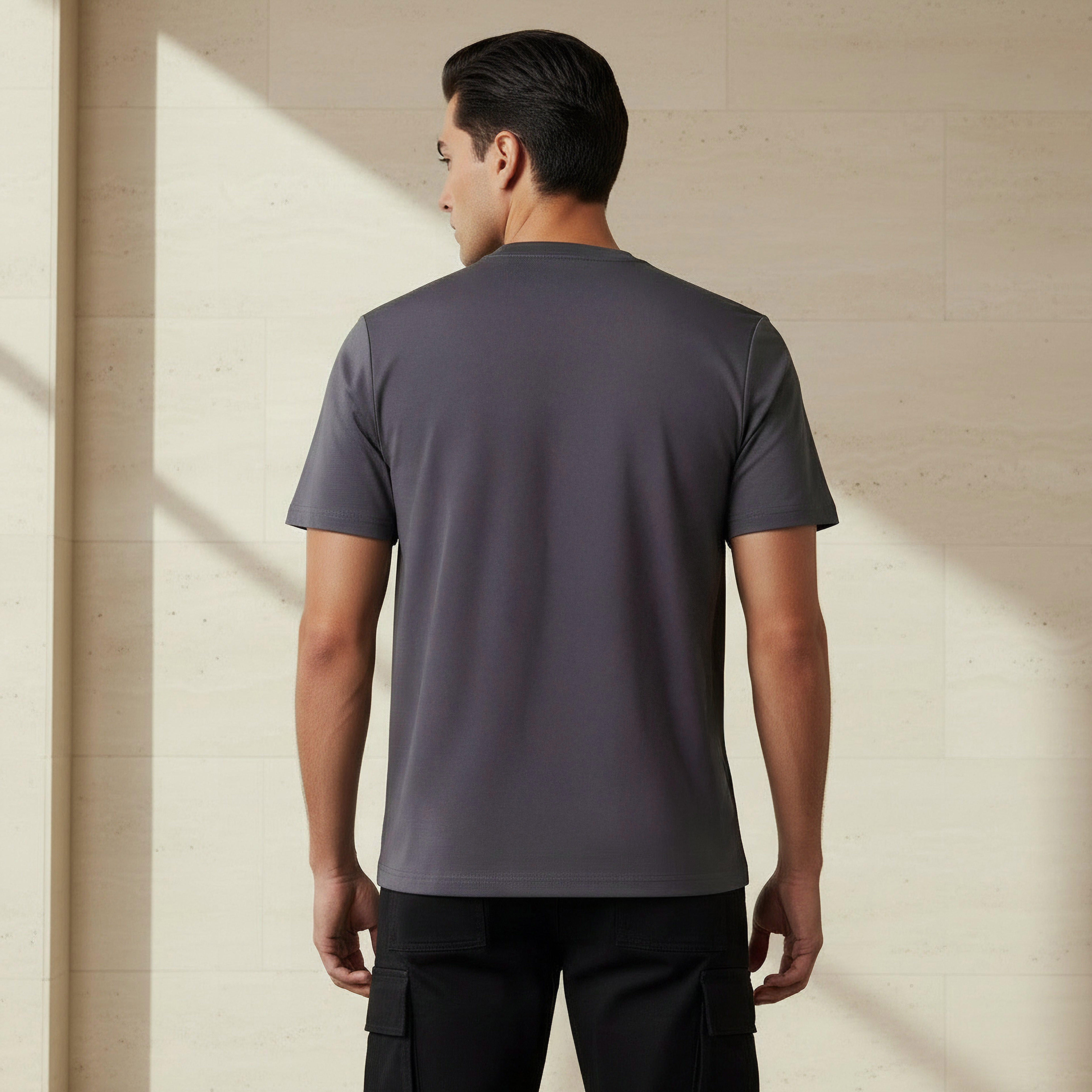 تيشيرت مزين بقصّة عادية وياقة ضيقة وأكمام قصيرة للرجال من إمبيرور-men-clothing-tshirtsandpolos-tshirts-image-3