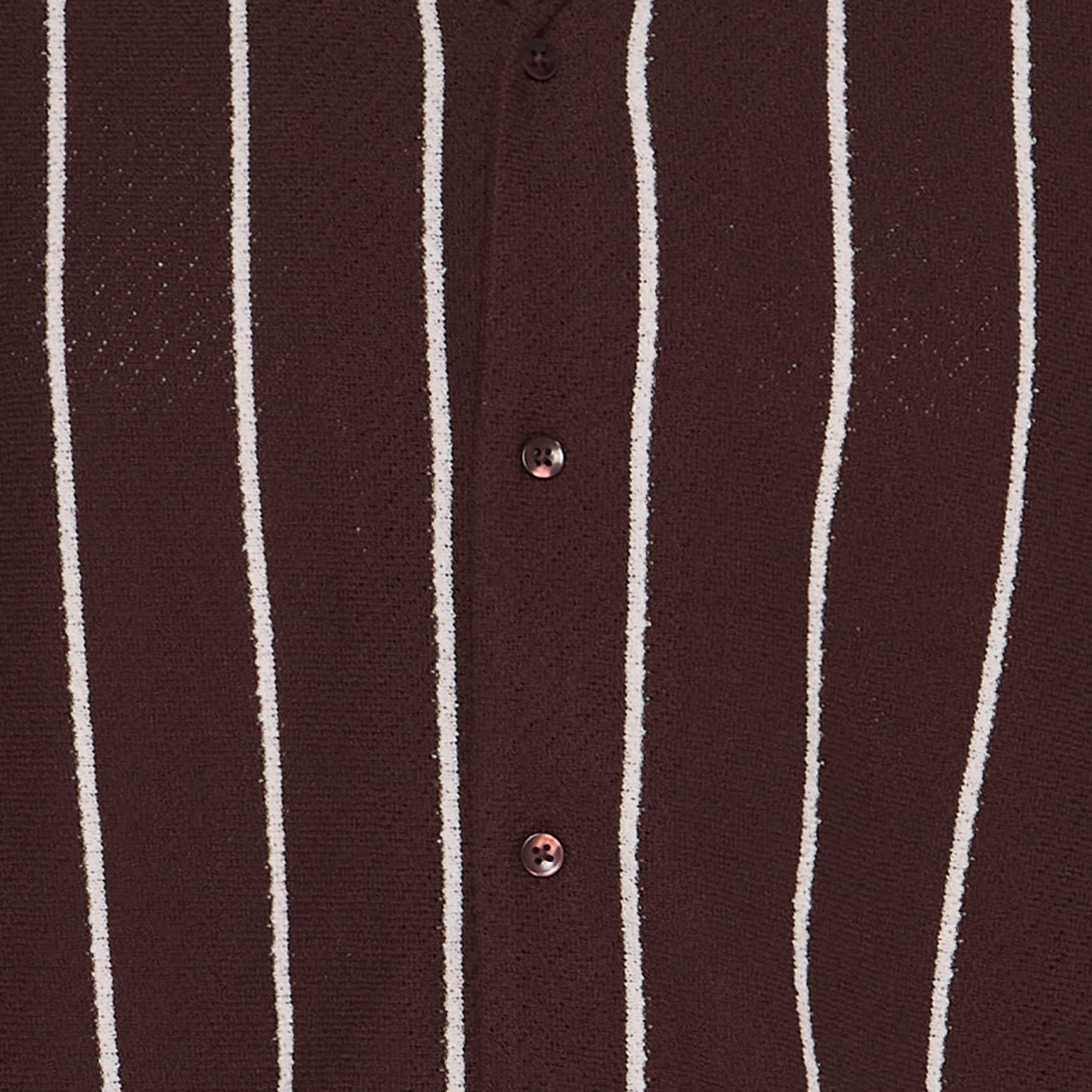 قميص بقصّة عادية وياقة كامب مخططة وأكمام قصيرة للرجال-men-clothing-shirts-image-2