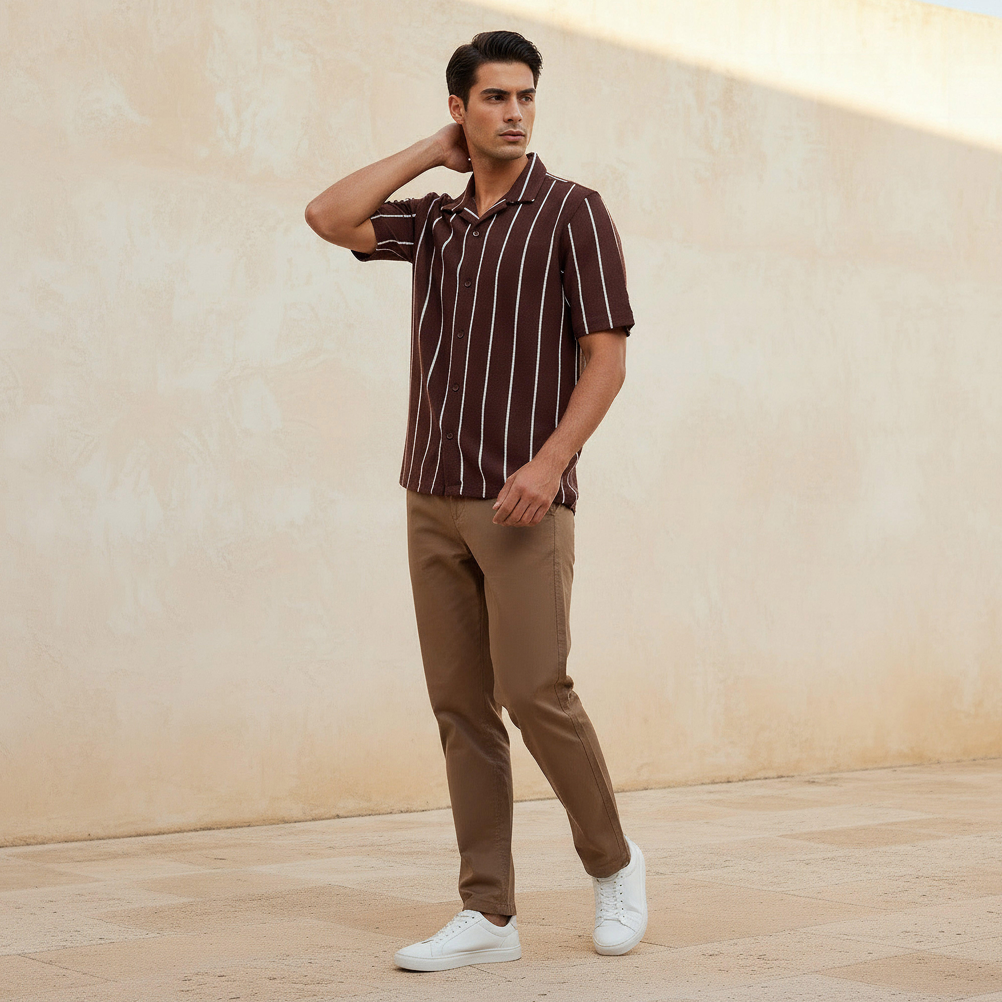 قميص بقصّة عادية وياقة كامب مخططة وأكمام قصيرة للرجال-men-clothing-shirts-image-3