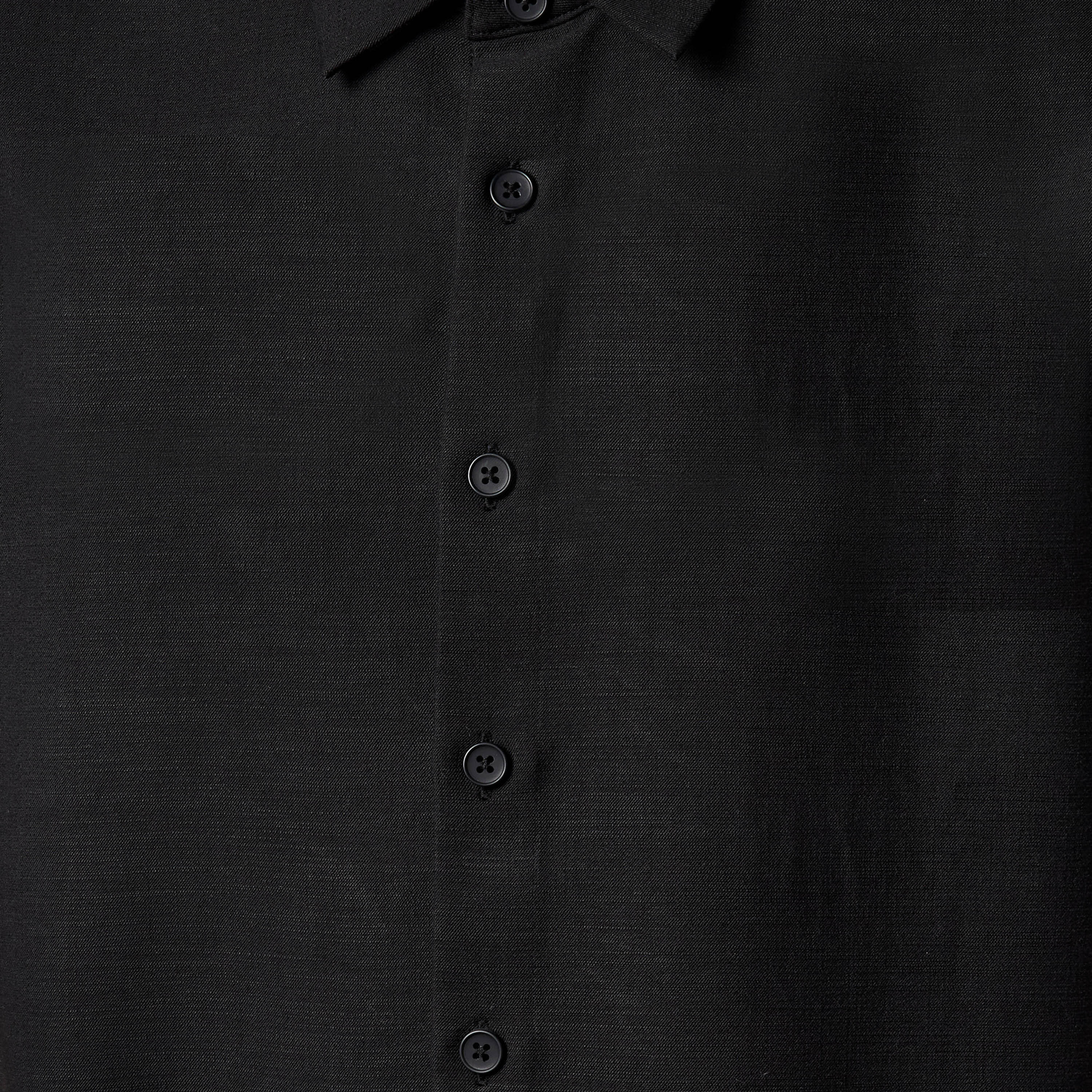 قميص بقصّة عادية وياقة عادية وأكمام قصيرة للرجال-men-clothing-shirts-image-2