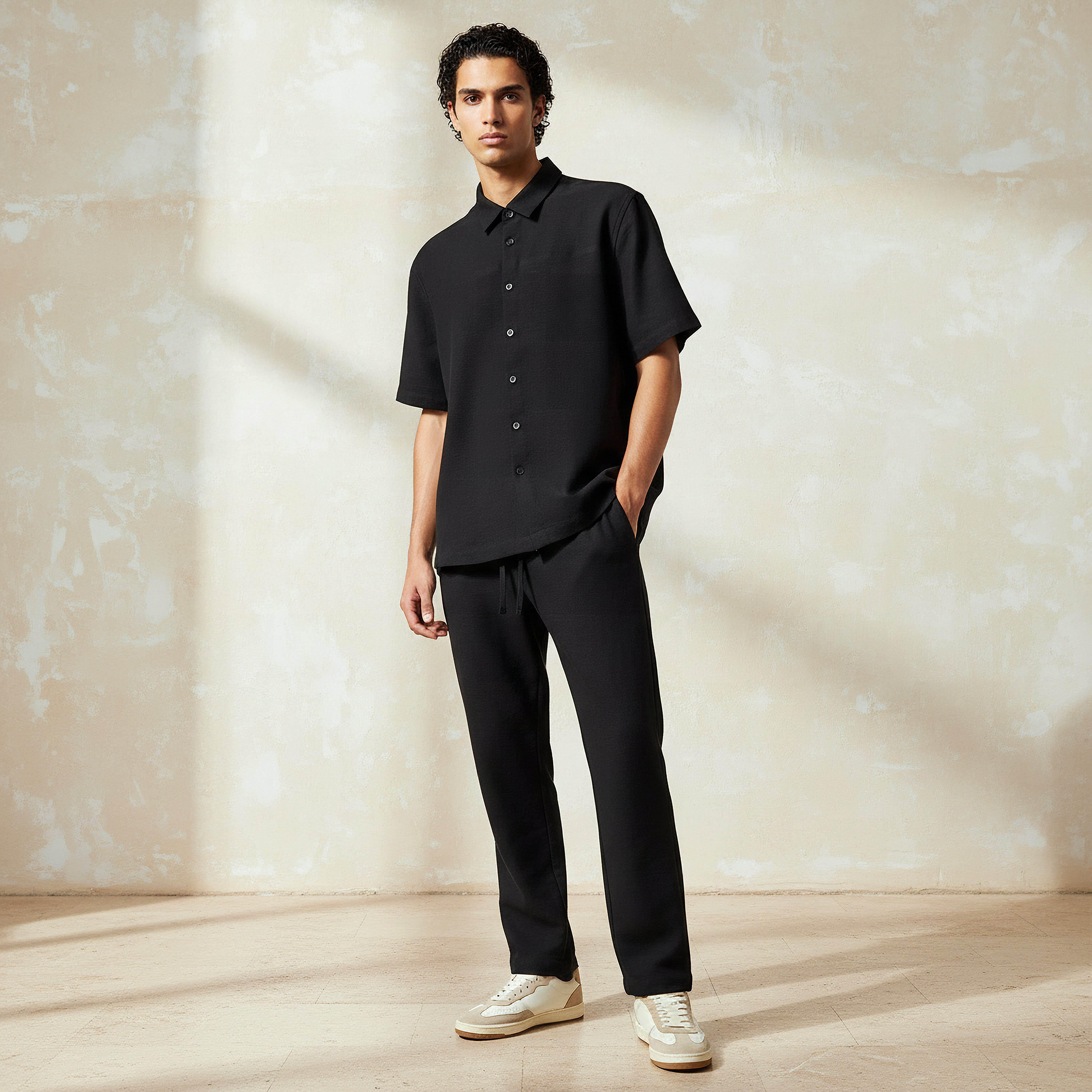 قميص بقصّة عادية وياقة عادية وأكمام قصيرة للرجال-men-clothing-shirts-image-3