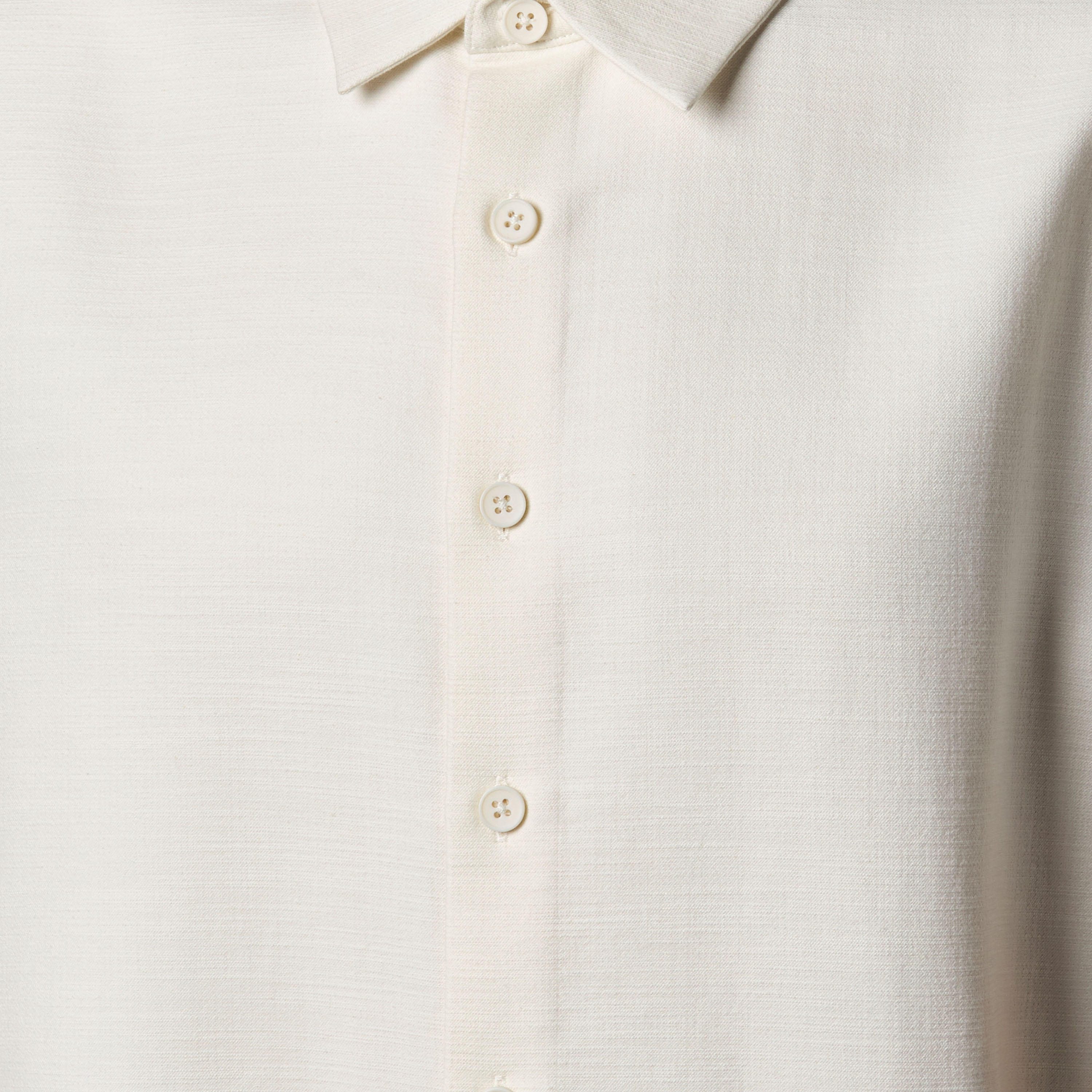 قميص بقصّة عادية وياقة عادية وأكمام قصيرة للرجال-men-clothing-shirts-image-3