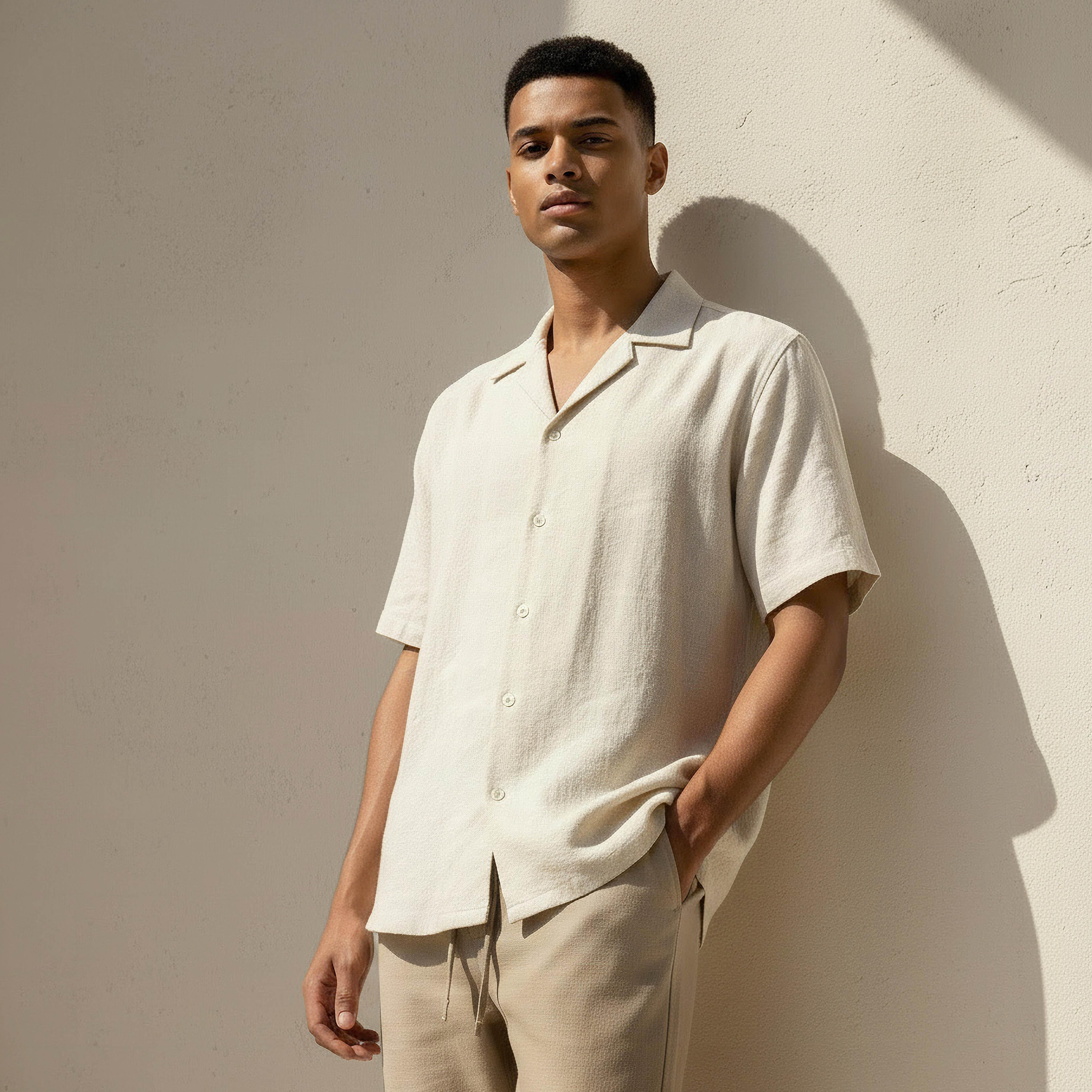 قميص رجالي بقصة عادية وياقة كوبية وأكمام قصيرة من مزيج الكتان بملمس بارز-men-clothing-shirts-image-1
