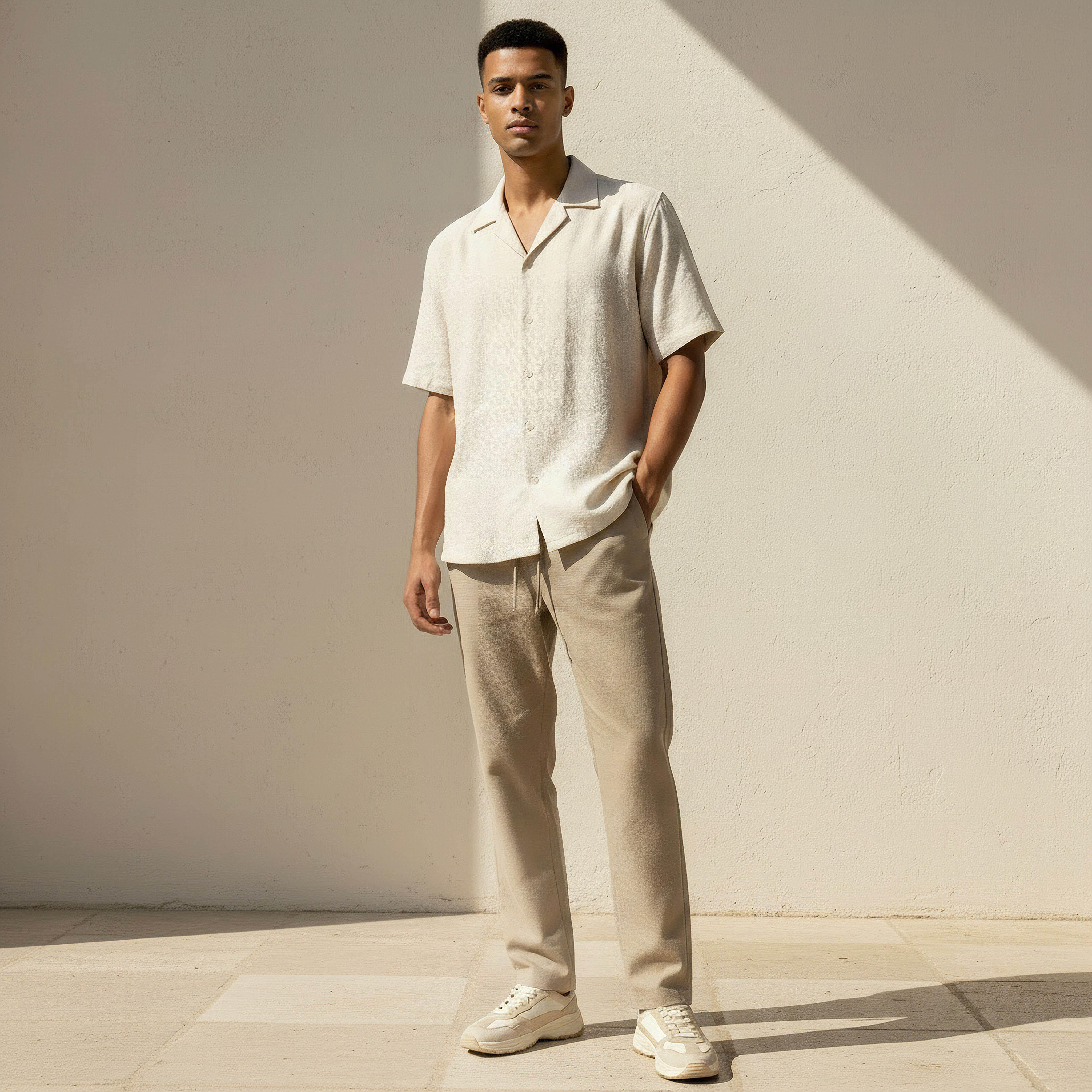 قميص رجالي بقصة عادية وياقة كوبية وأكمام قصيرة من مزيج الكتان بملمس بارز-men-clothing-shirts-image-3