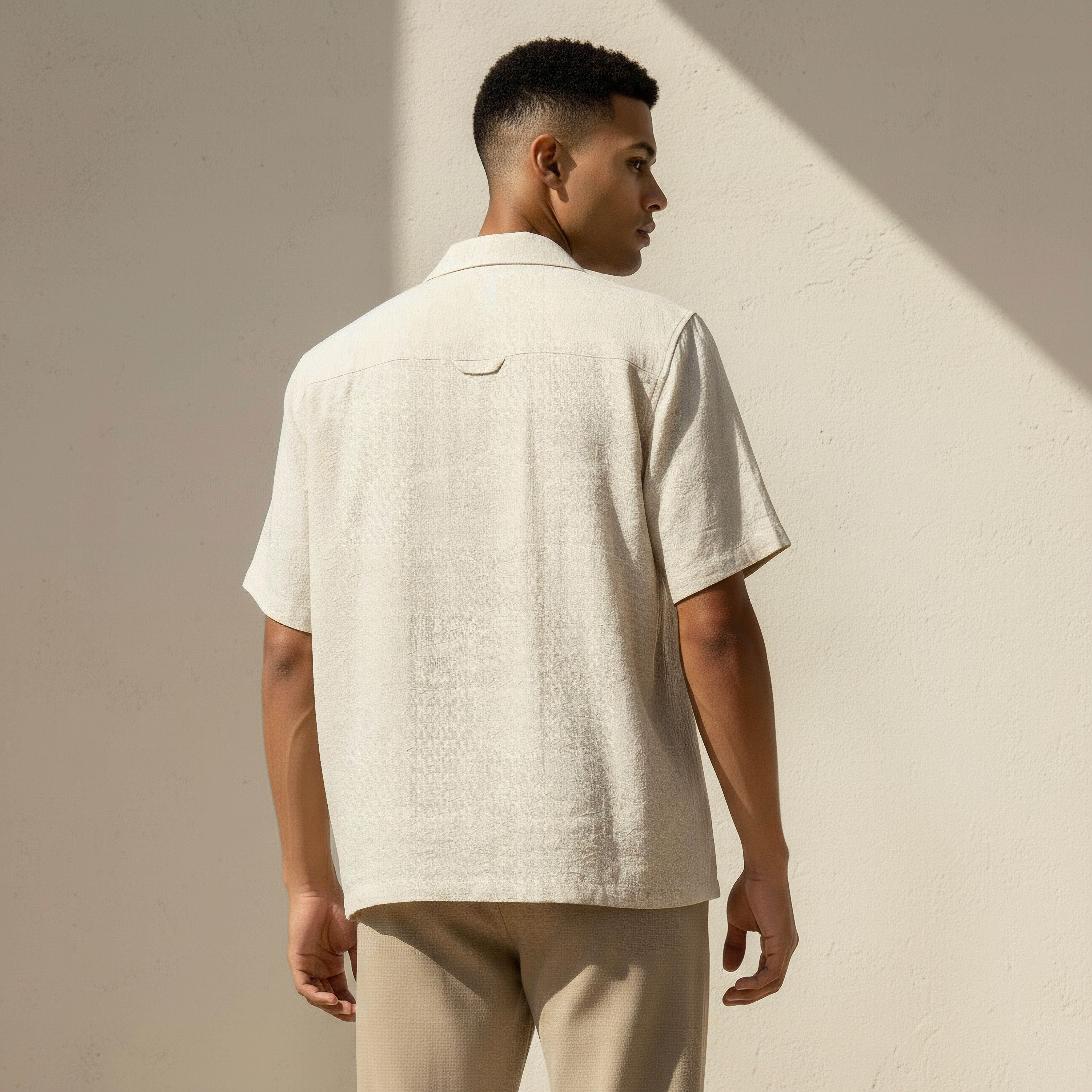 قميص رجالي بقصة عادية وياقة كوبية وأكمام قصيرة من مزيج الكتان بملمس بارز-men-clothing-shirts-image-4