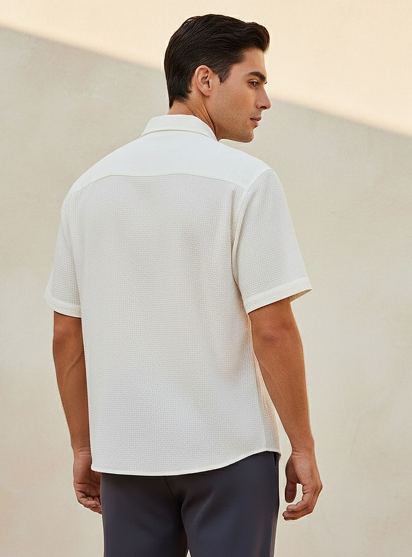 Men Regular Fit Collared Textured Short Sleeves Shirt-men-clothing-shirts-image-4