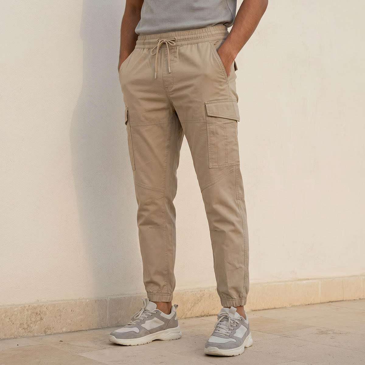 بنطال كارغو رجالي فضفاض برباط خصر مريح-men-clothing-bottoms-joggers-image-1