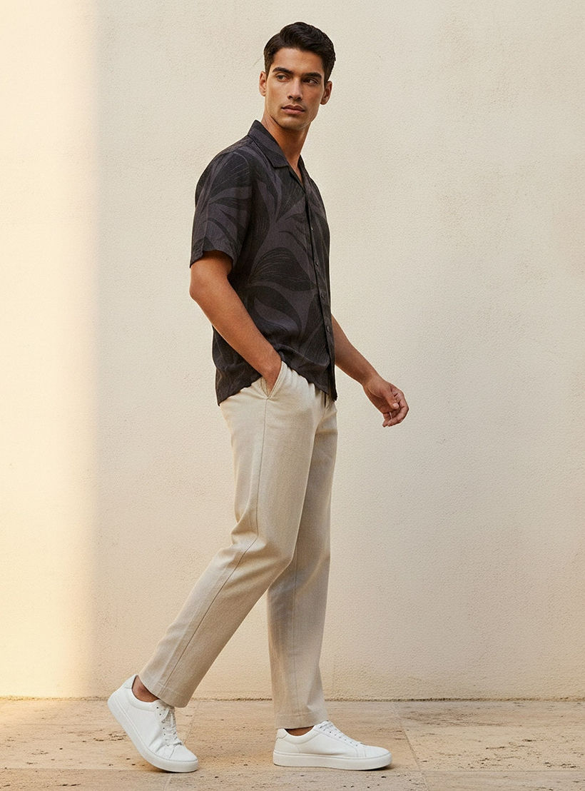 قميص ريزورت بطبعات وياقة وقصة عادية وأكمام قصيرة من سبلاش سمارت-men-clothing-shirts-image-3
