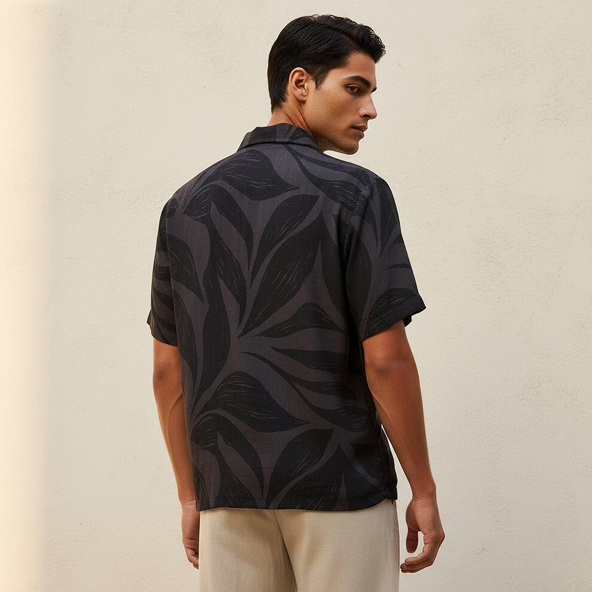 قميص ريزورت بطبعات وياقة وقصة عادية وأكمام قصيرة من سبلاش سمارت-men-clothing-shirts-image-4