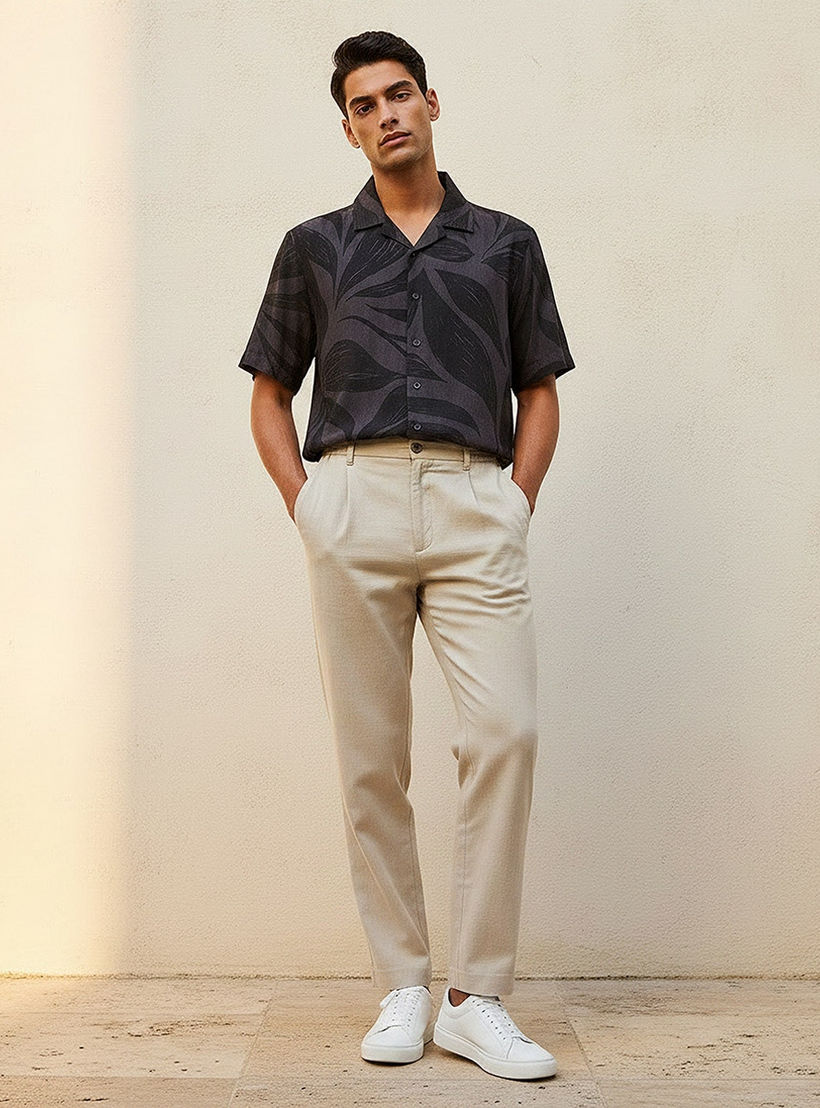 قميص ريزورت بطبعات وياقة وقصة عادية وأكمام قصيرة من سبلاش سمارت-men-clothing-shirts-image-5