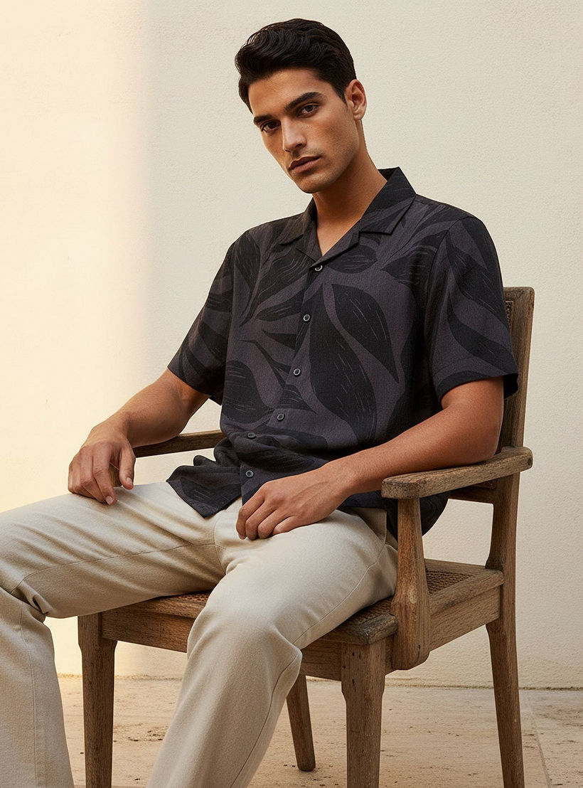 قميص ريزورت بطبعات وياقة وقصة عادية وأكمام قصيرة من سبلاش سمارت-men-clothing-shirts-image-6
