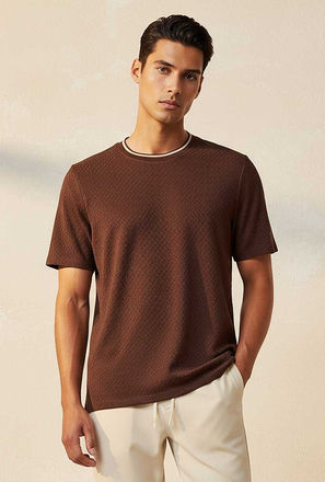 تيشيرت جاكار بقصة عادية وياقة ضيقة وأكمام قصيرة من سبلاش سمارت-men-clothing-tshirtsandpolos-tshirts-image-1