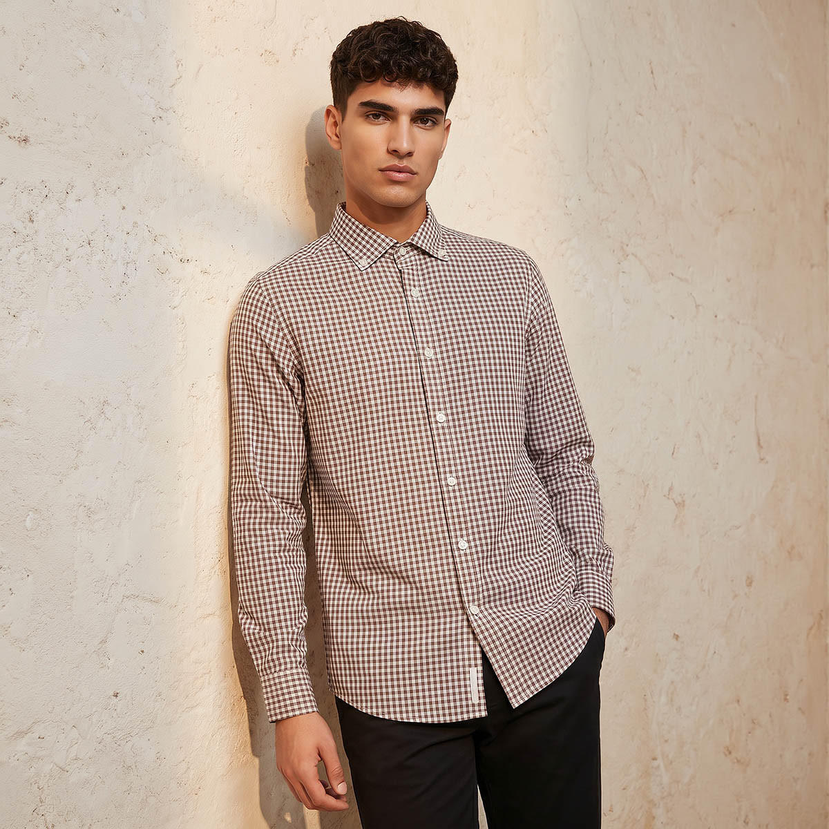 قميص كاروهات بياقة بأزرار وأكمام طويلة وقصة عادية للرجال-men-clothing-shirts-image-1