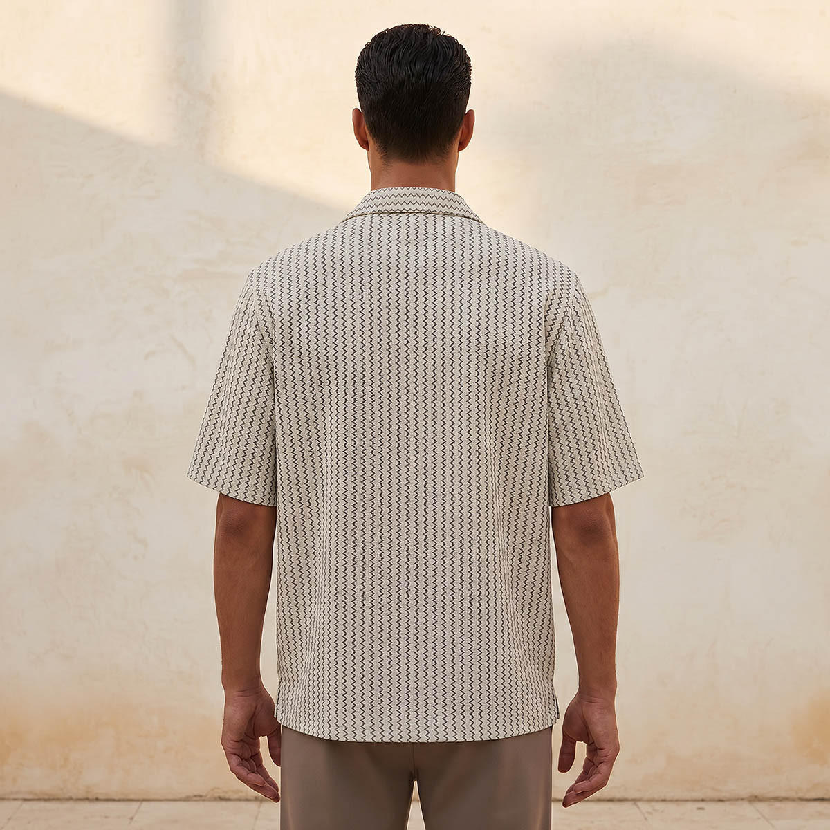 قميص جاكار شيفرون بياقة وأكمام قصيرة وقصة عادية من سبلاش سمارت-men-clothing-shirts-image-4