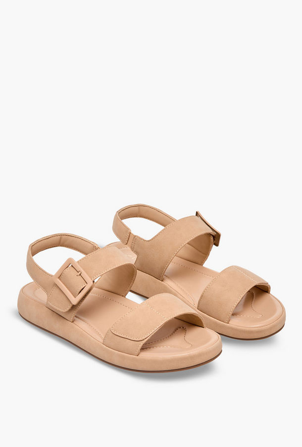 صندل جلد سويدي بتفاصيل إبزيم للنساء من لو كونفورت-women-shoes-sandals-image-1