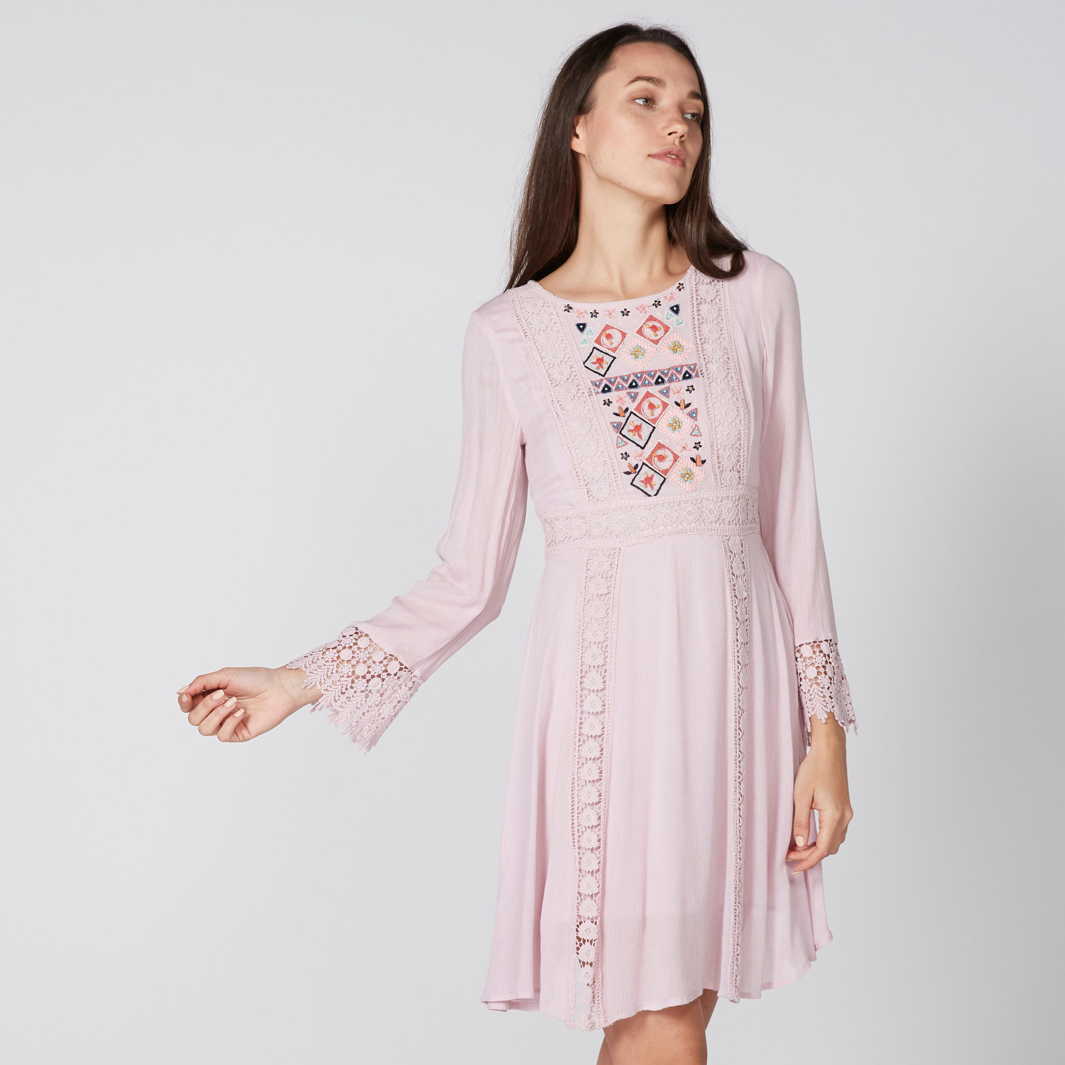 فستان مطرّز بياقة مستديرة وتفاصيل دانتيل-women-clothing-dresses-image-1